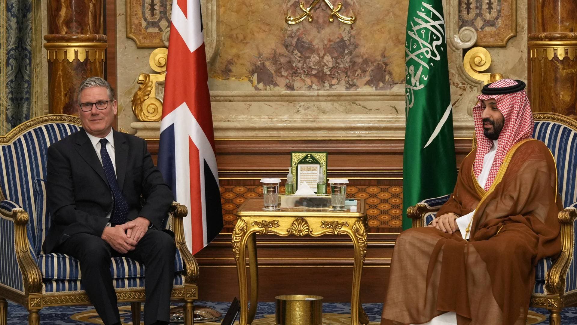 ستارمر يصل إلى السعودية في مستهل جولته الخليجية
