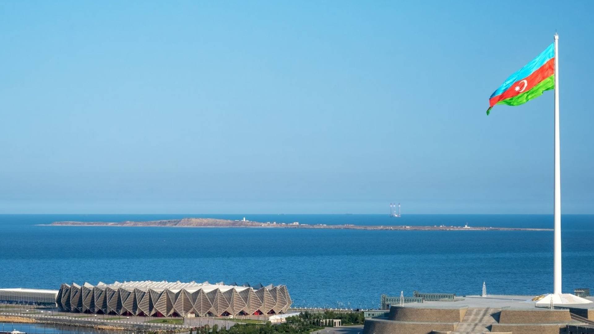 أذربيجان تنفي إطلاق صواريخ من أراضيها نحو الخليج وتحذر من التضليل