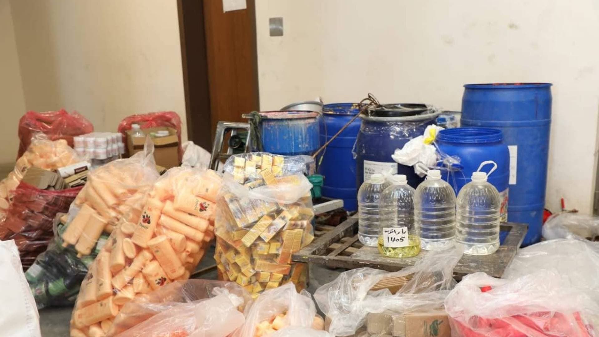 الجمارك الأردنية تحبط تصنيع مواد تجميل مقلدة داخل شقة سكنية