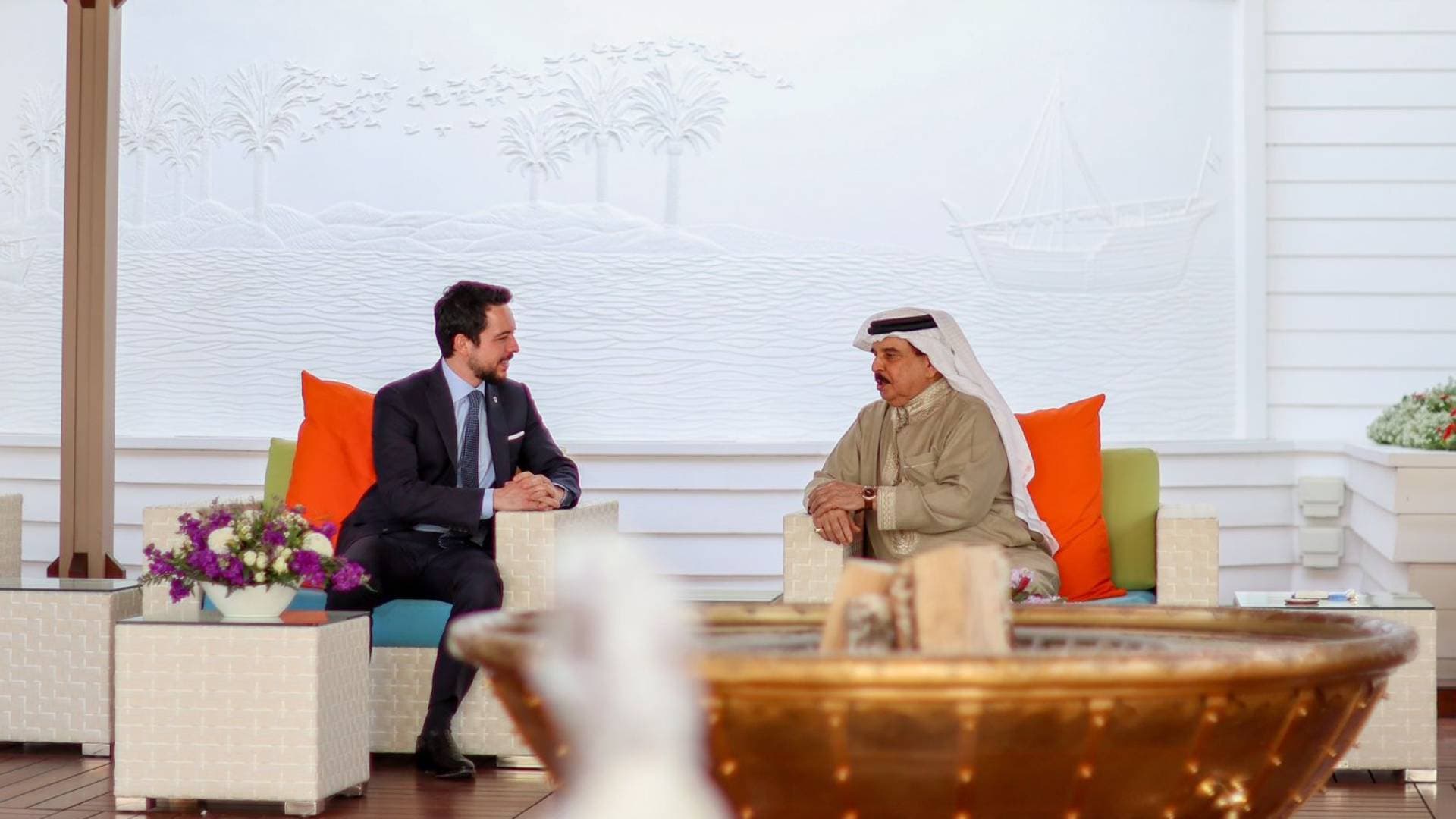 ولي العهد وملك البحرين يؤكدان على ضرورة تكثيف الجهود لاستدامة وقف إطلاق النار واستعادة الاستقرار في المنطقة - فيديو
