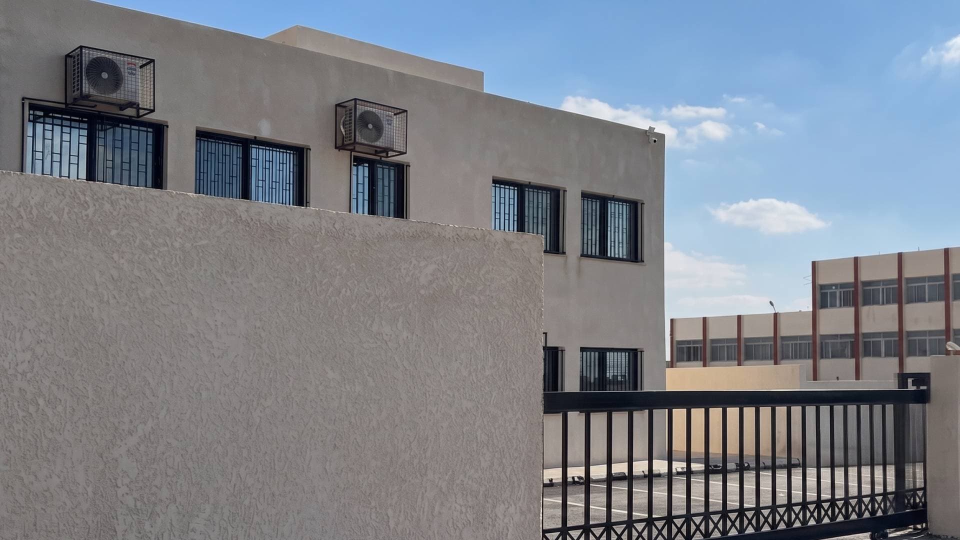 بسبب "محول الكهرباء".. تأجيل افتتاح مدرسة النهضة بالبادية الغربية إلى العام الدراسي المقبل.. فيديو