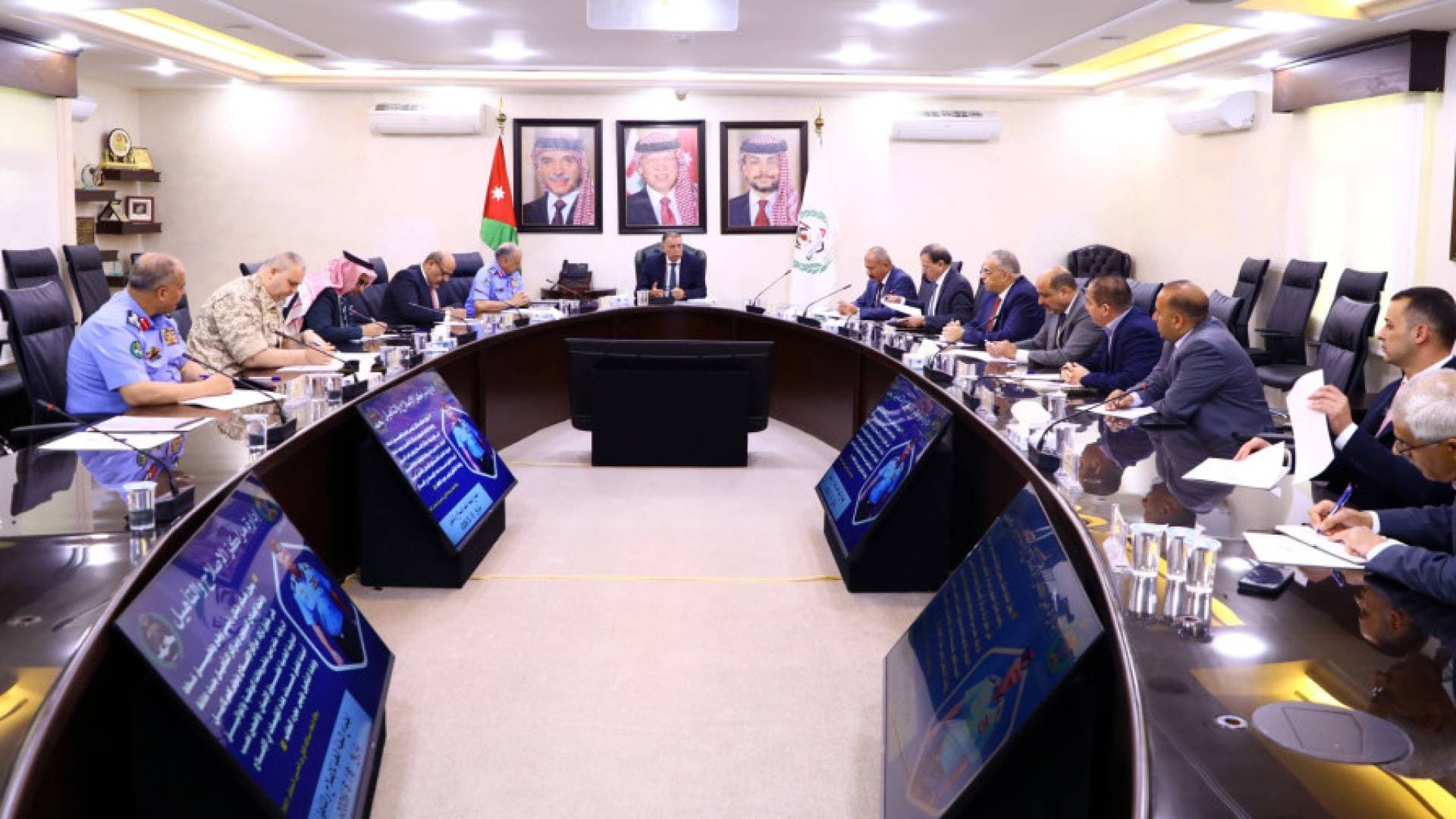 وزير الداخلية يترأس اجتماع اللجنة العليا للإصلاح والتأهيل