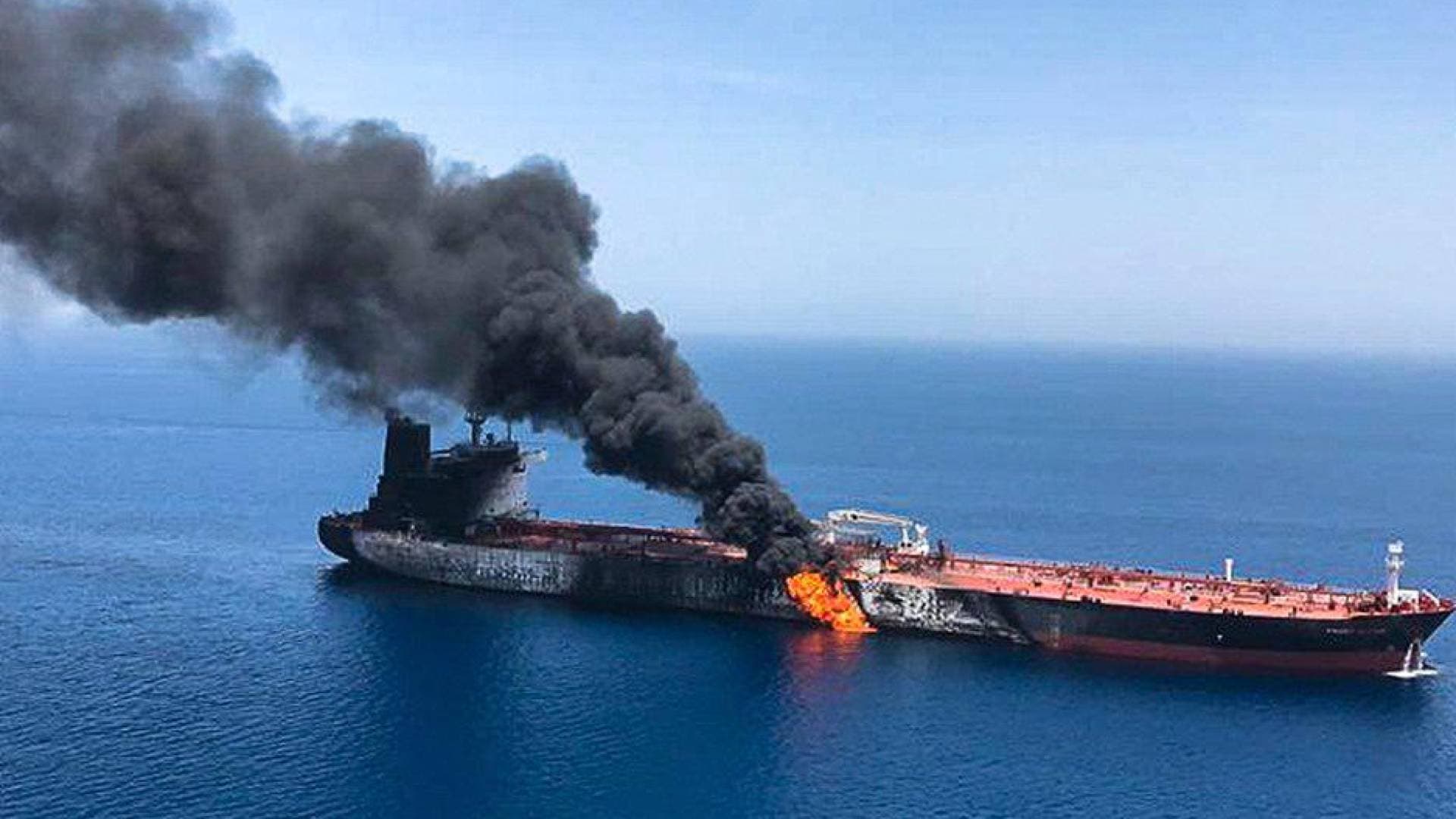 التلفزيون الإيراني: هجوم أمريكي على ناقلة نفط وإيران تطلق صواريخ على وحدات العدو في هرمز