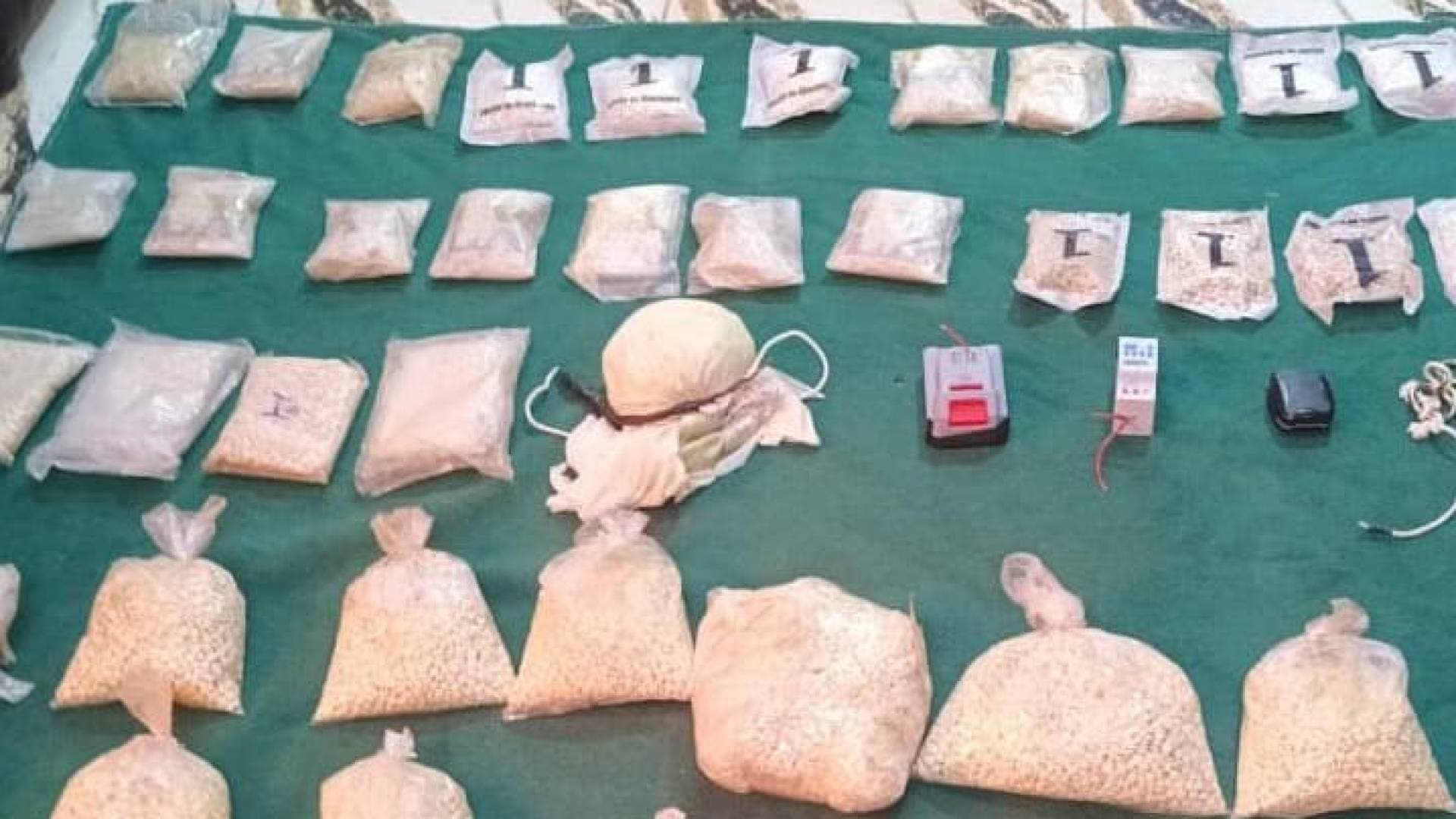 الجيش العربي: المنطقة العسكرية الشرقية تحبط ثلاث محاولات تهريب كمية كبيرة من المواد المخدرة بواسطة بالونات