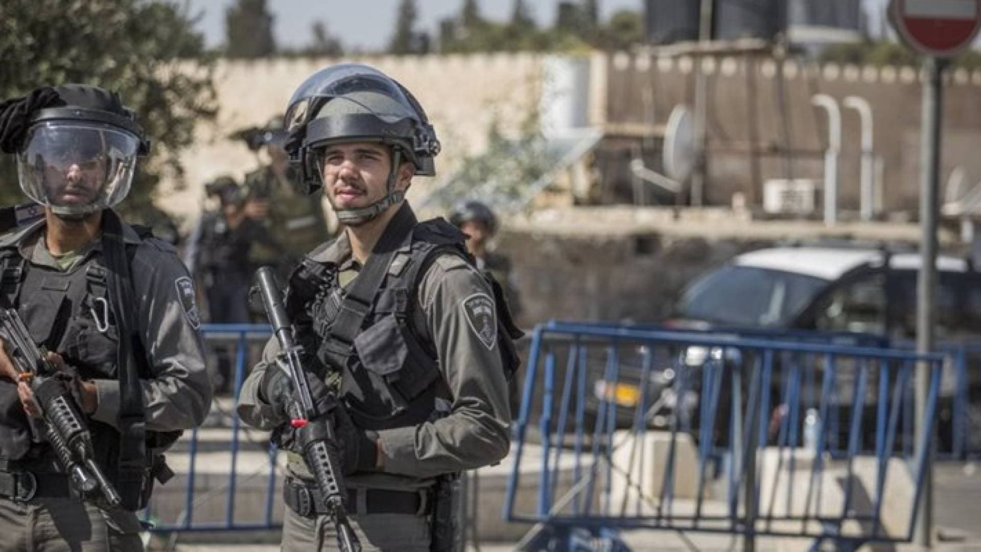 جيش الاحتلال يفرغ الأقصى بـ "قوة السلاح" لتأمين اقتحامات كيلنر وغليك