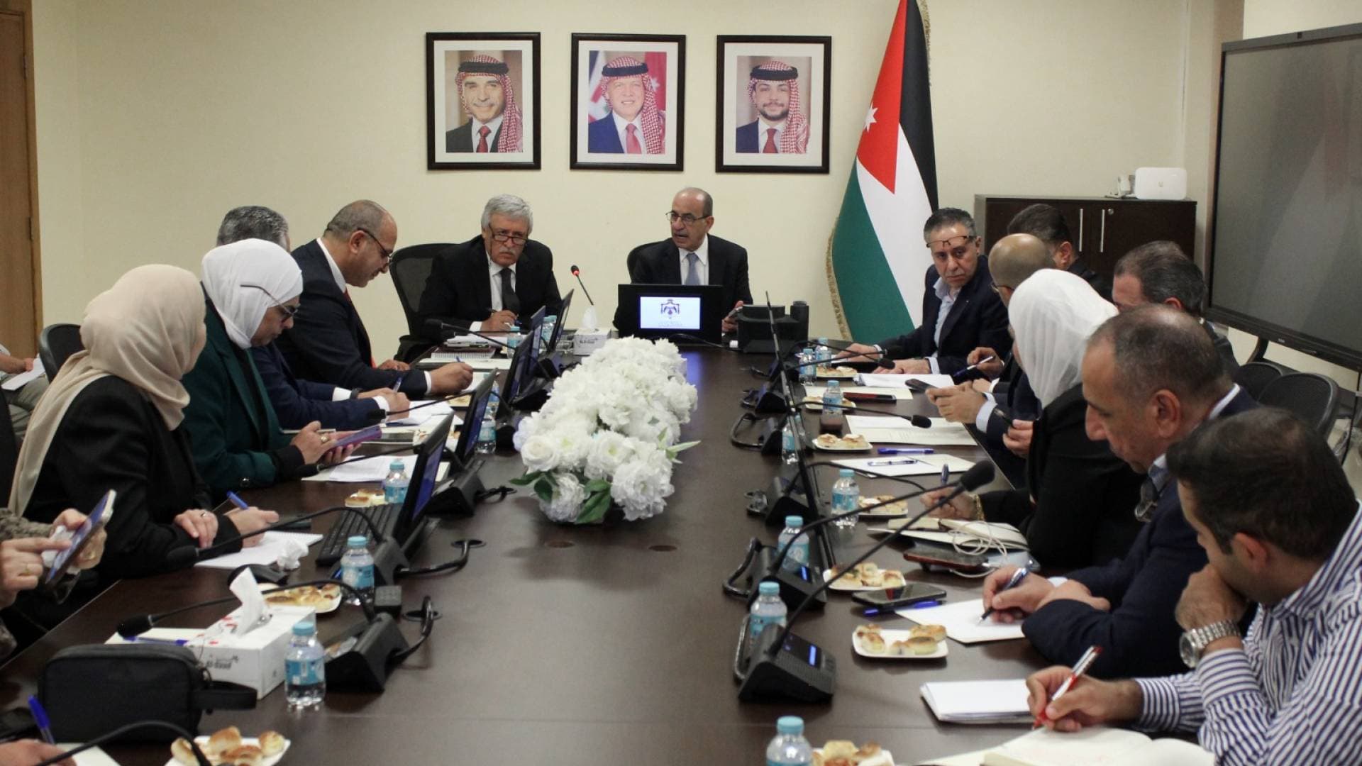 وزراء النقل والصناعة يبحثون آليات تشغيل الأردنيين عبر تطوير نقل المدن الصناعية