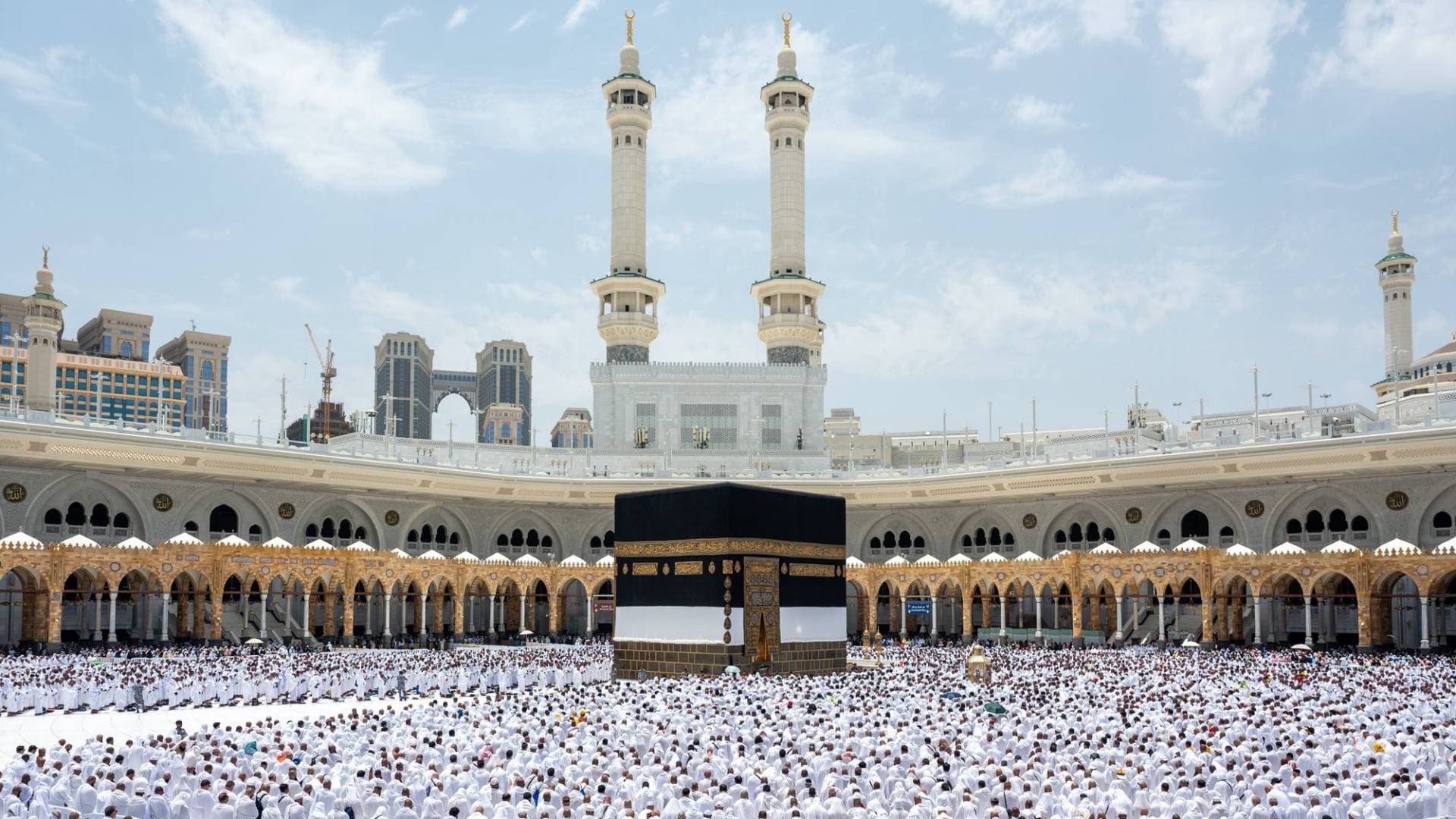 هل يفسد الأكل والشرب طواف الحاج؟ "الإفتاء الأردنية" توضح