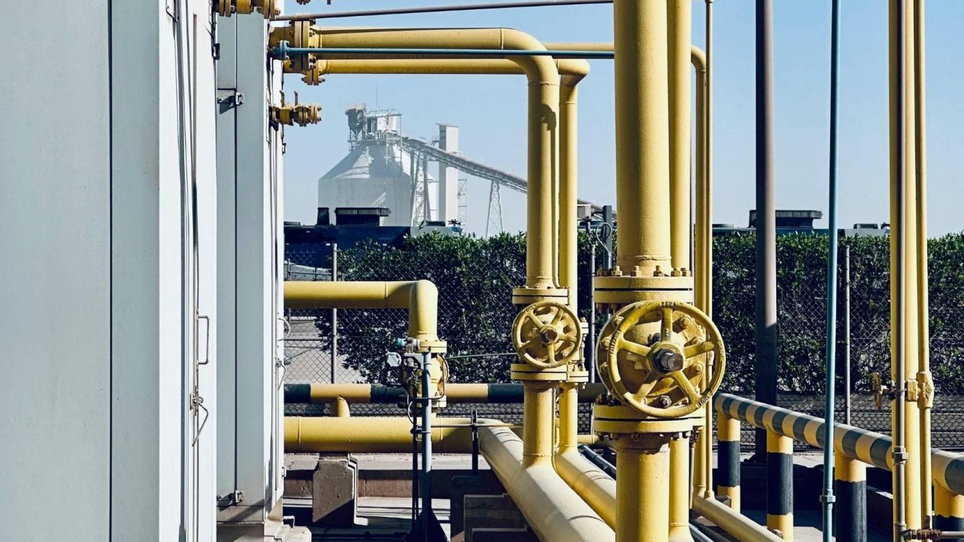 الإمارات تسابق الزمن لكسر "خناق هرمز": خط أنابيب جديد نحو الفجيرة لتأمين النفط بعيدا عن نيران الحرب