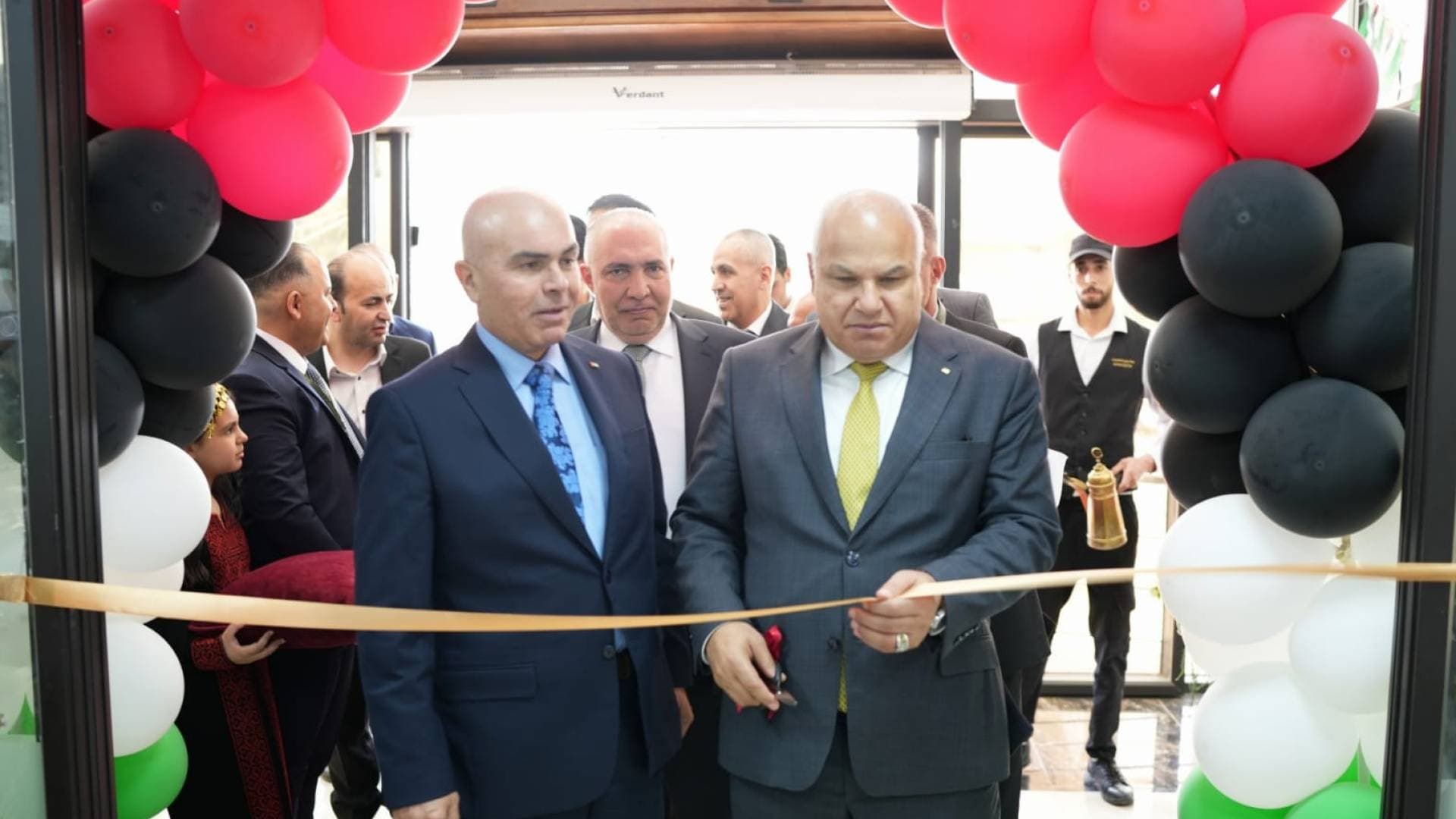 وزير العمل يفتتح فرع الضمان الاجتماعي لشمال إربد ويتفقد فروع المحافظة