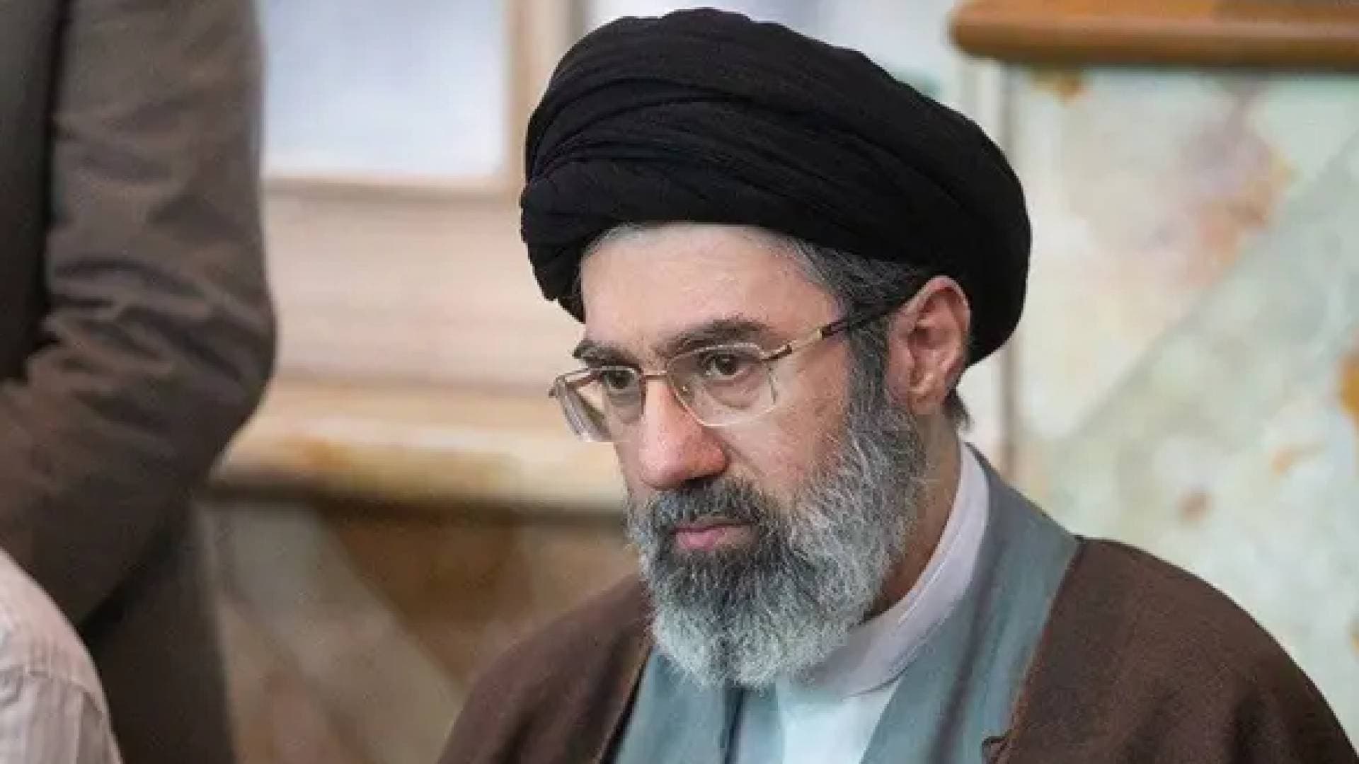 بين الرواية الرسمية والتقارير الأمريكية.. الكشف عن تفاصيل إصابة المرشد الإيراني الجديد مجتبى خامنئي