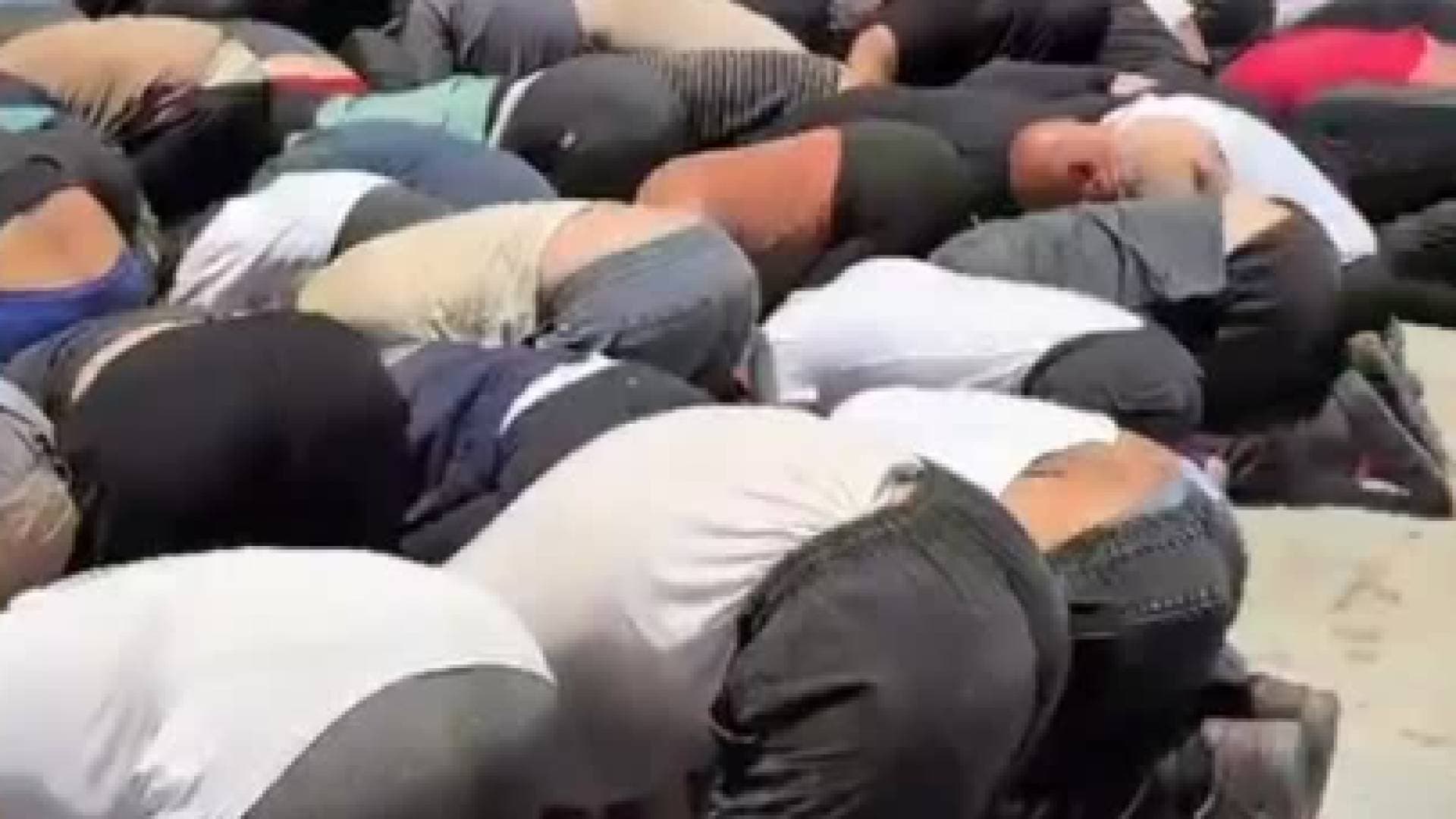 بن غفير ينشر توثيقا مصورا للاعتداء على ناشطي "أسطول الصمود" في ميناء أسدود