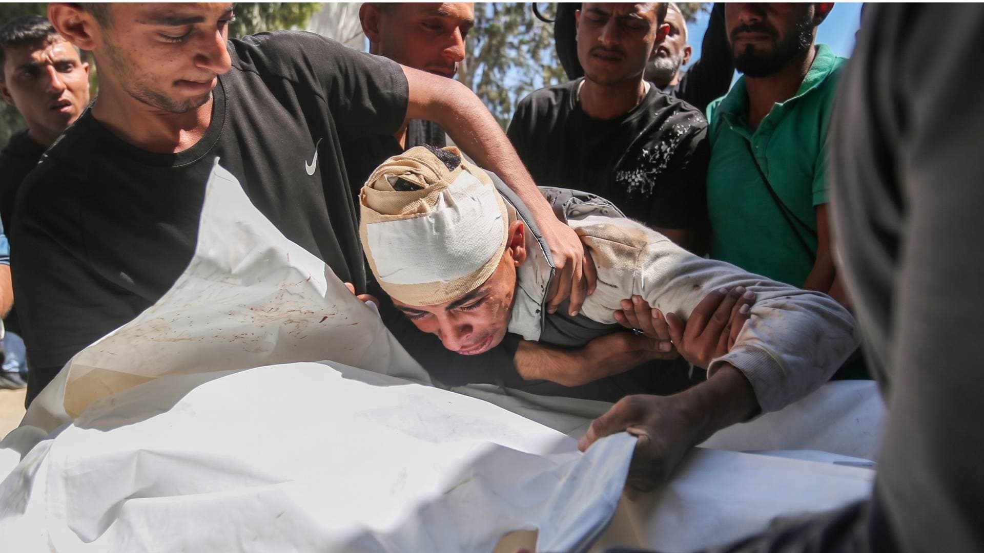 3 شهداء وجرحى في قصف للاحتلال استهدف نقطة أمنية غرب خانيونس