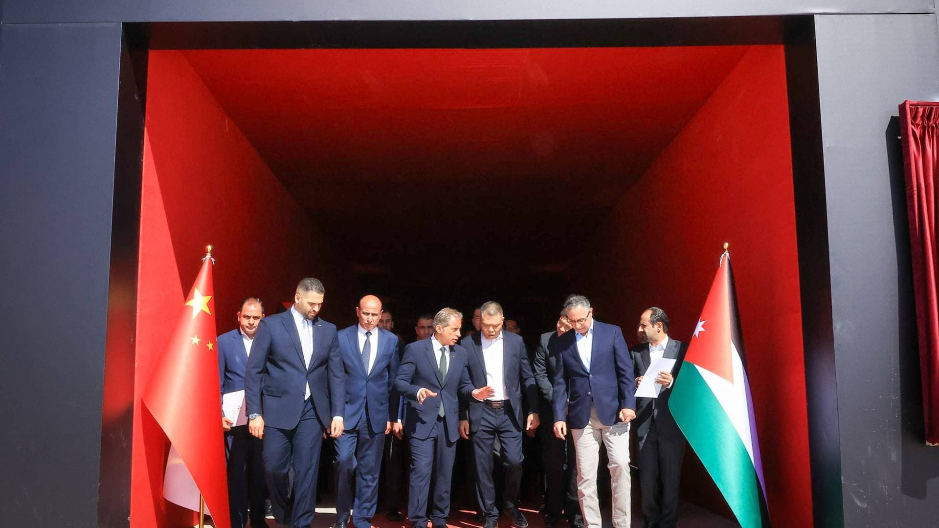 رئيس الوزراء يفتتح 6 مصانع لشركة "جينشينج" بالقطرانة ويوجه لتحويل المجمع لمنطقة تنموية