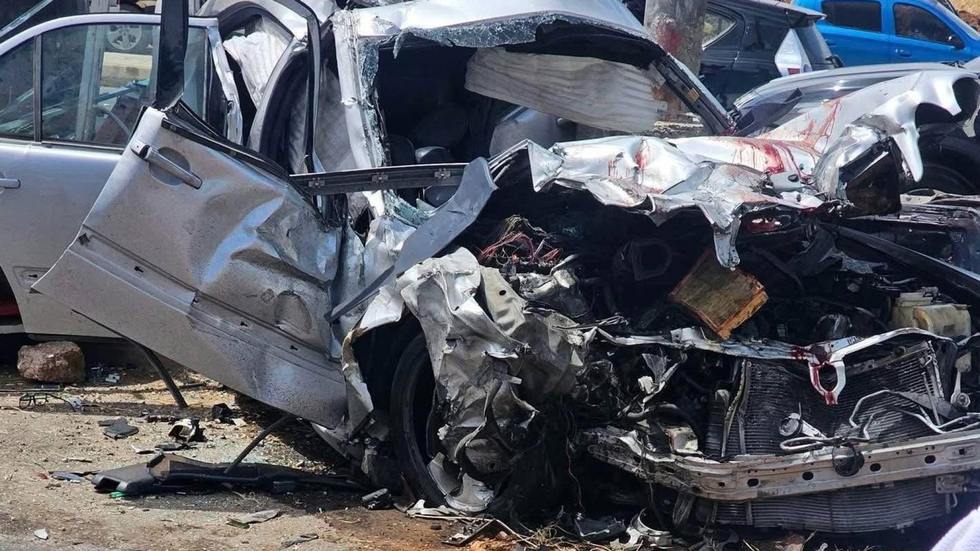 3 وفيات وإصابتان بحادث تصادم بين مركبتين في شارع البترا بإربد