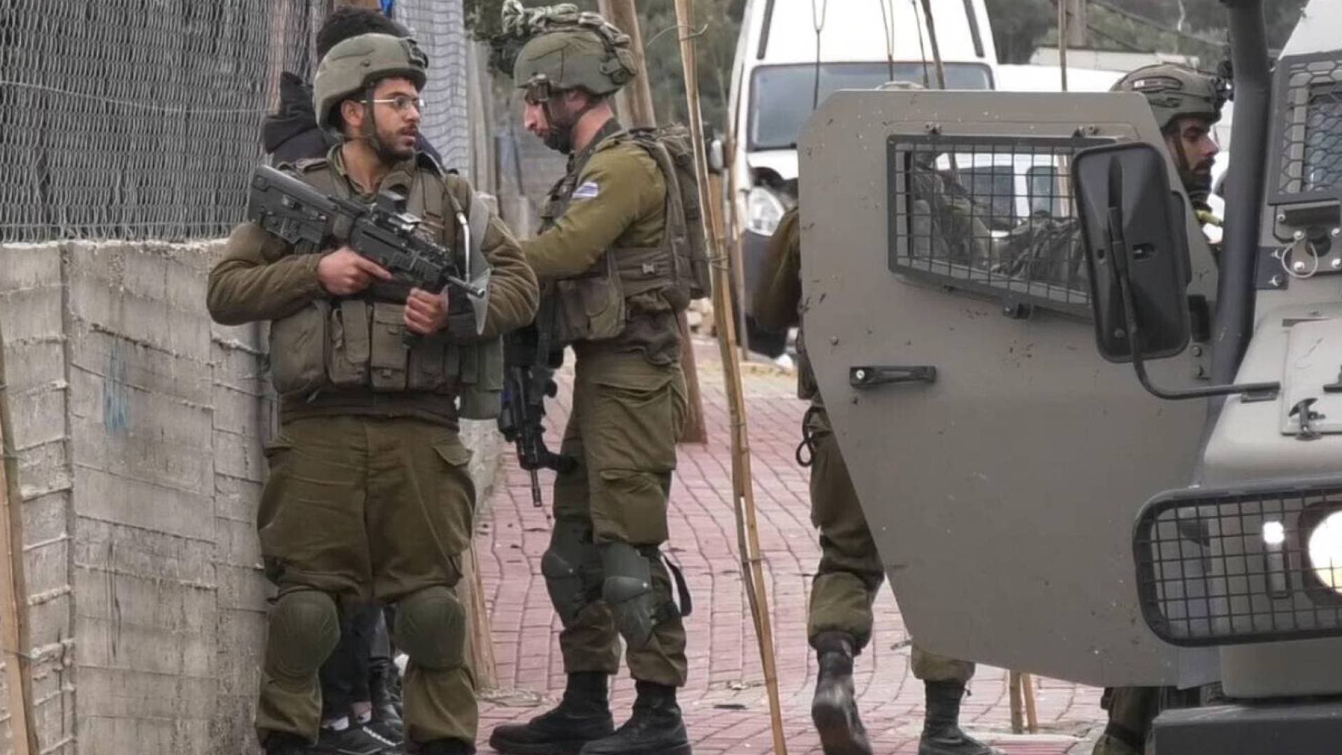 الصحة الفلسطينية: استشهاد شاب فلسطيني برصاص الاحتلال قرب بلدة الرام شمال القدس