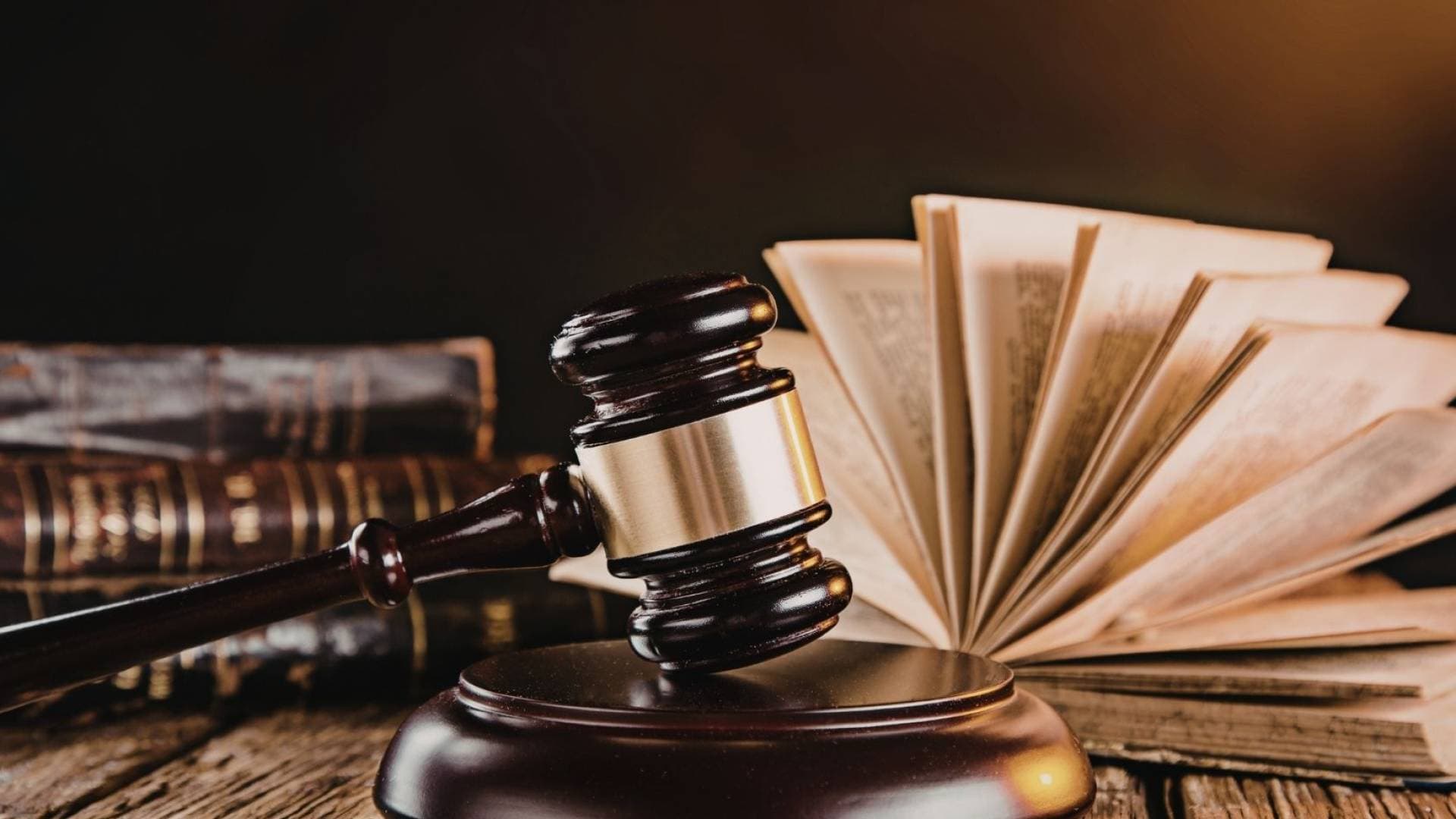 القضاء البحريني يصدر حكما بالسجن المؤبد بحق ضابط استخبارات أدين بقتل ناشط أثناء احتجازه