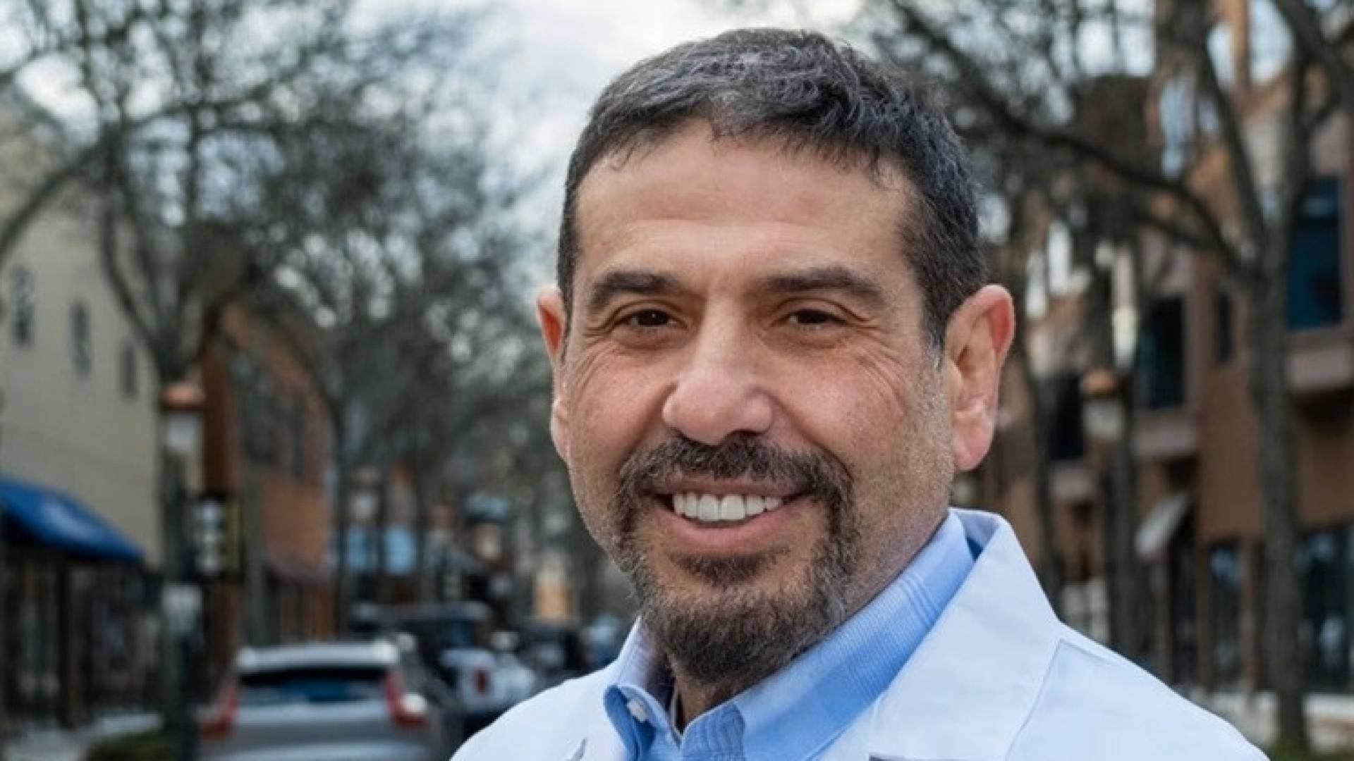 جراح من أصل فلسطيني.. آدم حماوي يفوز في تمهيديات الديمقراطيين للكونغرس بنيوجيرسي
