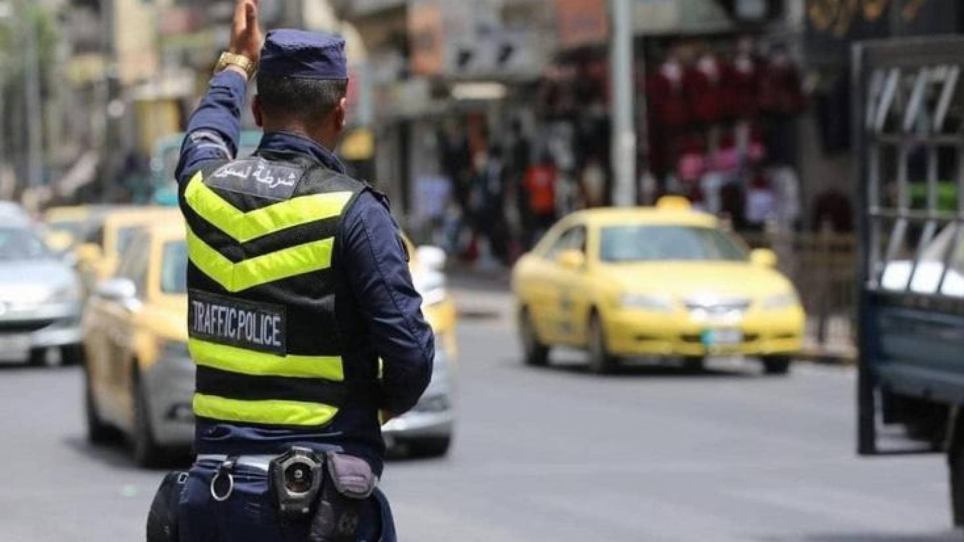 إدارة السير: تباطؤ مروري عند مخرج نفق عبدون إثر حادث سير بين مركبتين