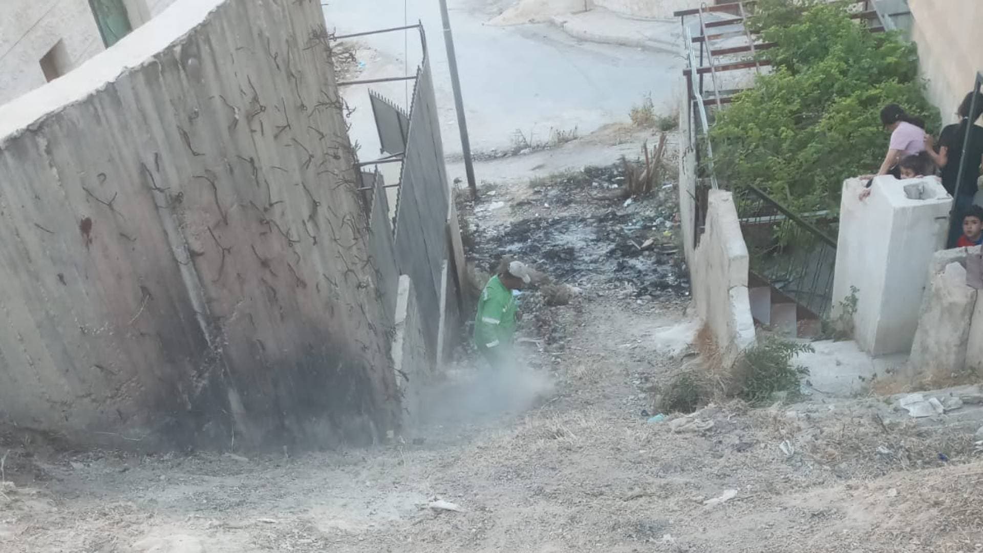 بعد نشر "رؤيا".. تنظيف درج القويسمة وإدراجه على خطة إعادة الإنشاء والتأهيل - فيديو