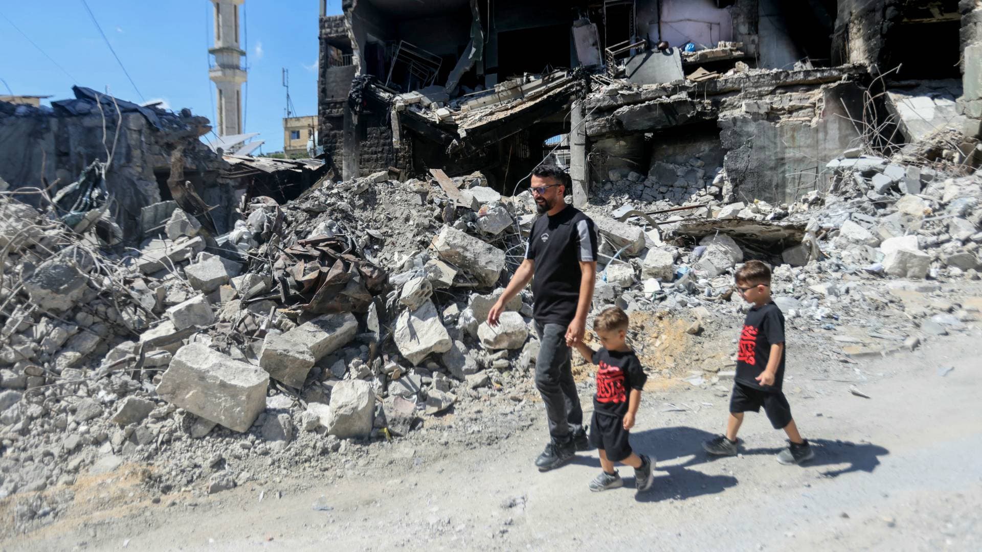 مراسلة رؤيا: 19 شهيدا في حصيلة غير نهائية لمجازر الاحتلال الإسرائيلي بجنوب لبنان