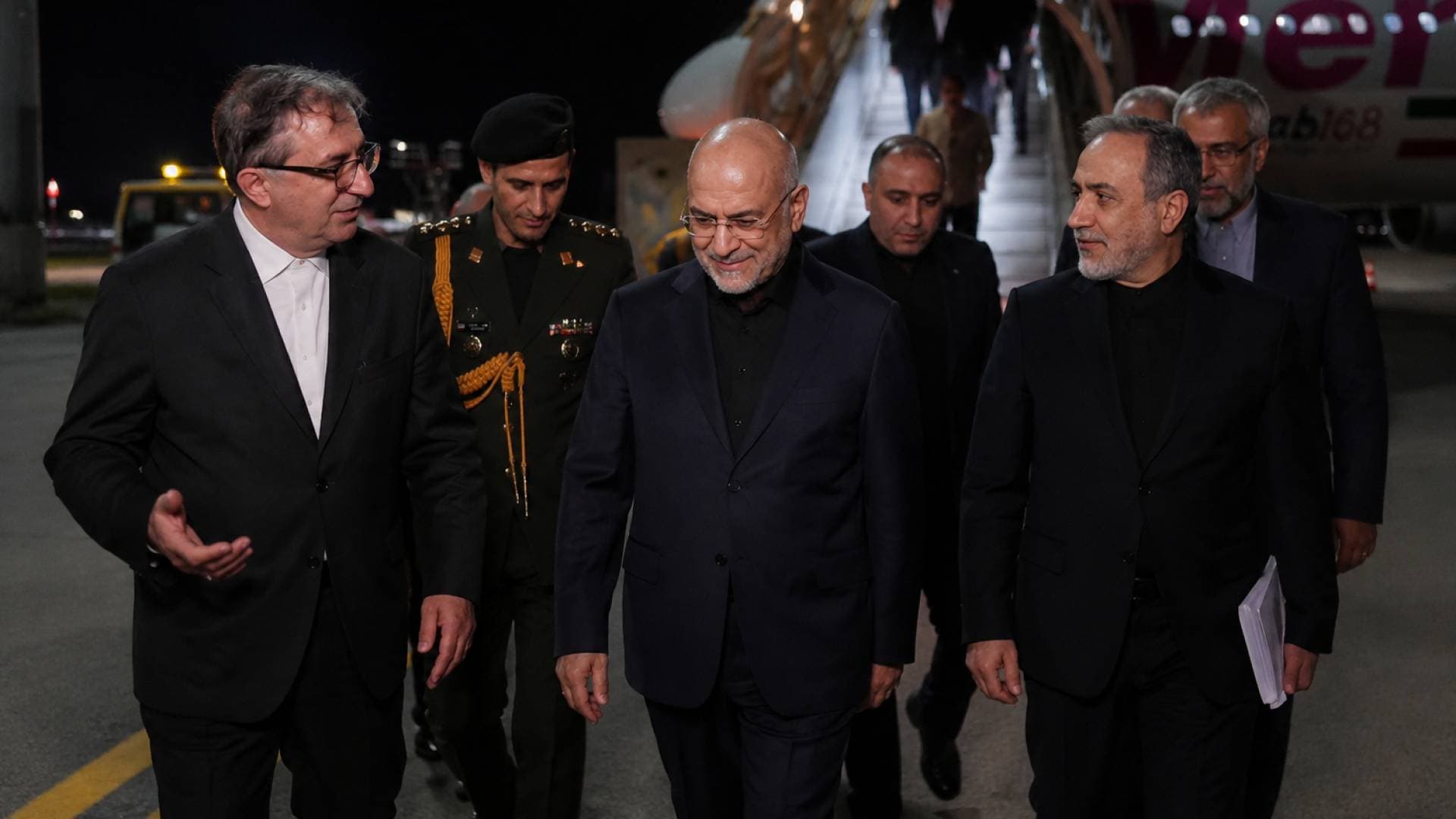 ما بعد الاتفاق الإيراني الأمريكي.. وفود إلى سويسرا وإغلاق هرمز يهدد التفاهم