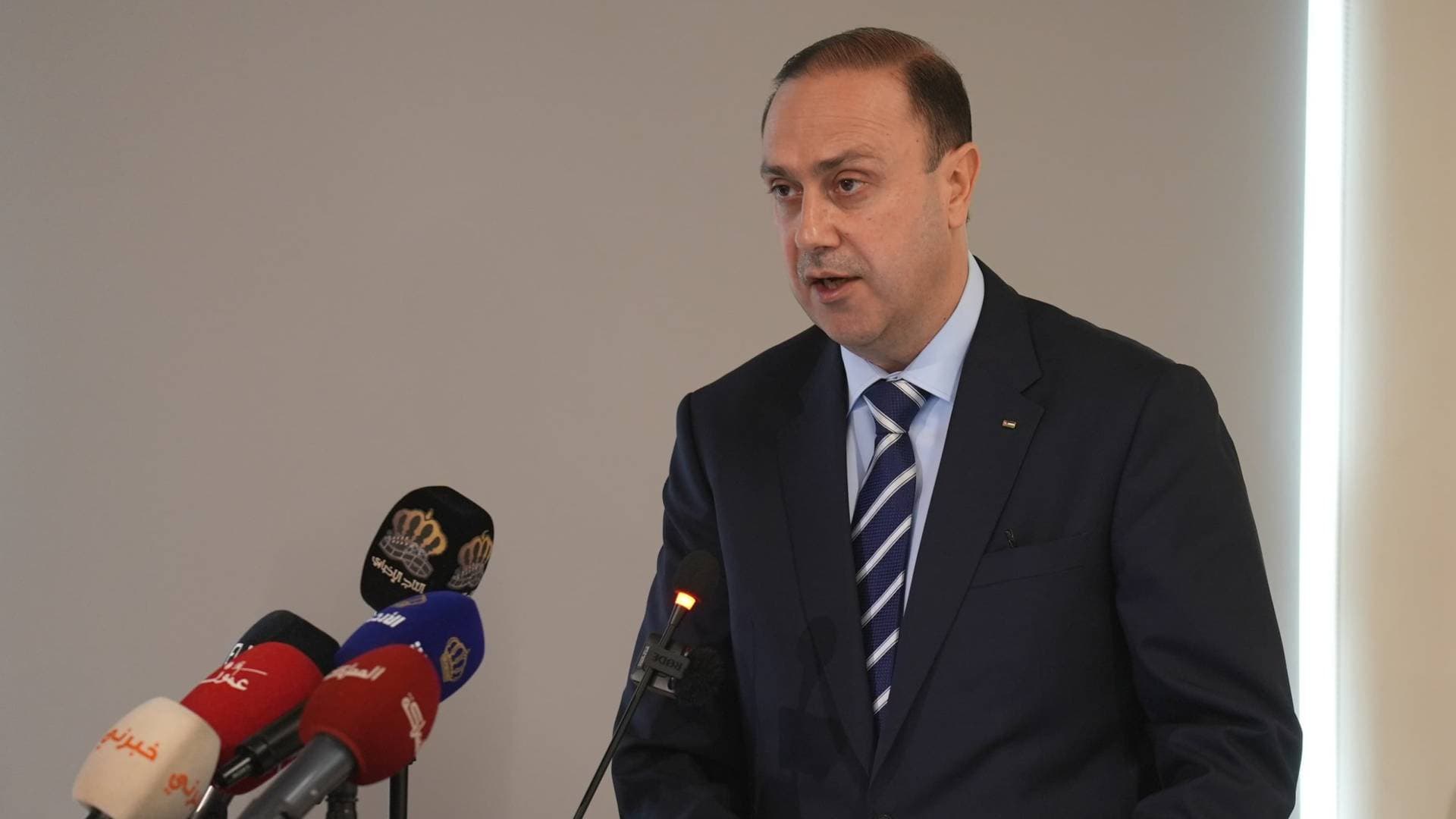 المومني: انشاء مدرسة للثقافة العسكرية في قضاء بيرن في محافظة الزرقاء