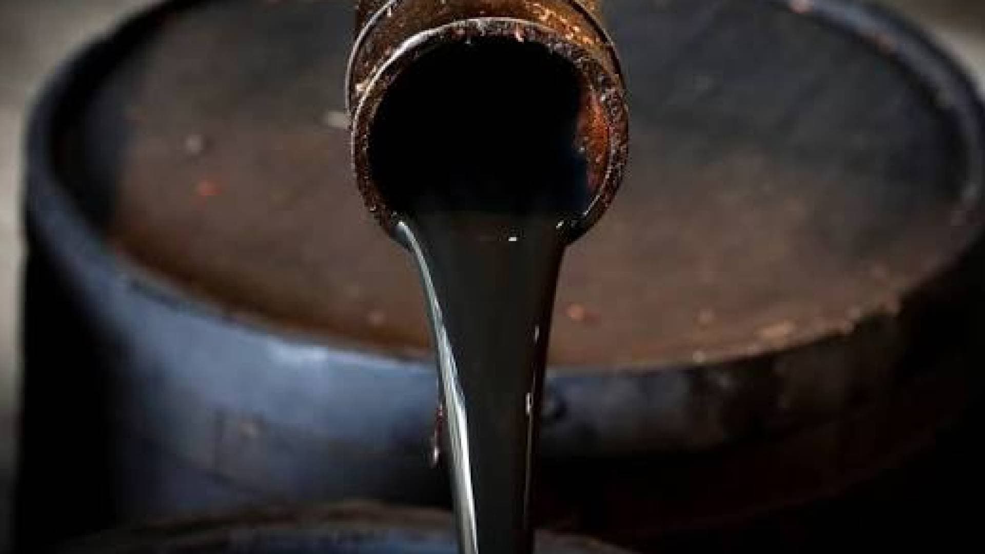 النفط عالميا.. الأسعار تهبط بأكثر من 1.4% وتستقر دون الـ 79 دولارا