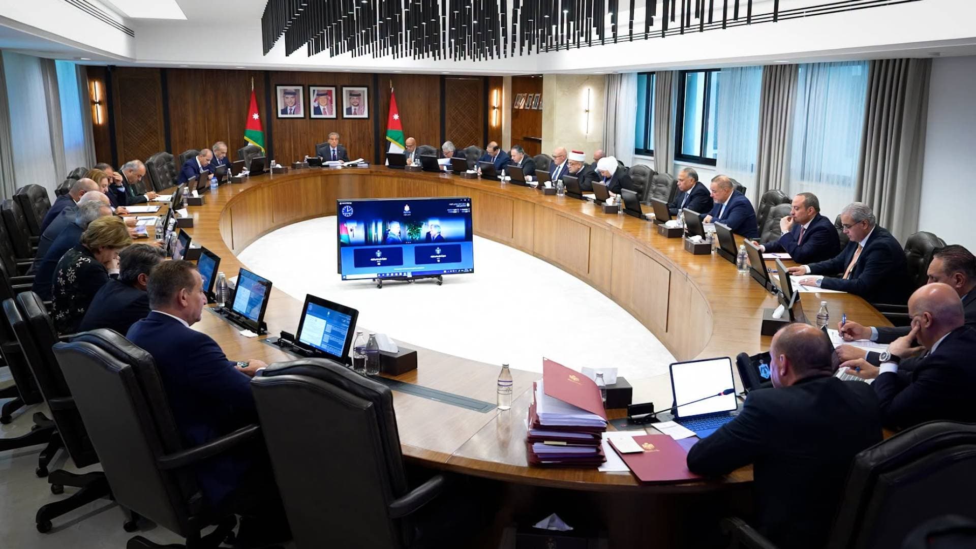 مجلس الوزراء يقر حزمة من قرارات تطوير النقل في الكرك