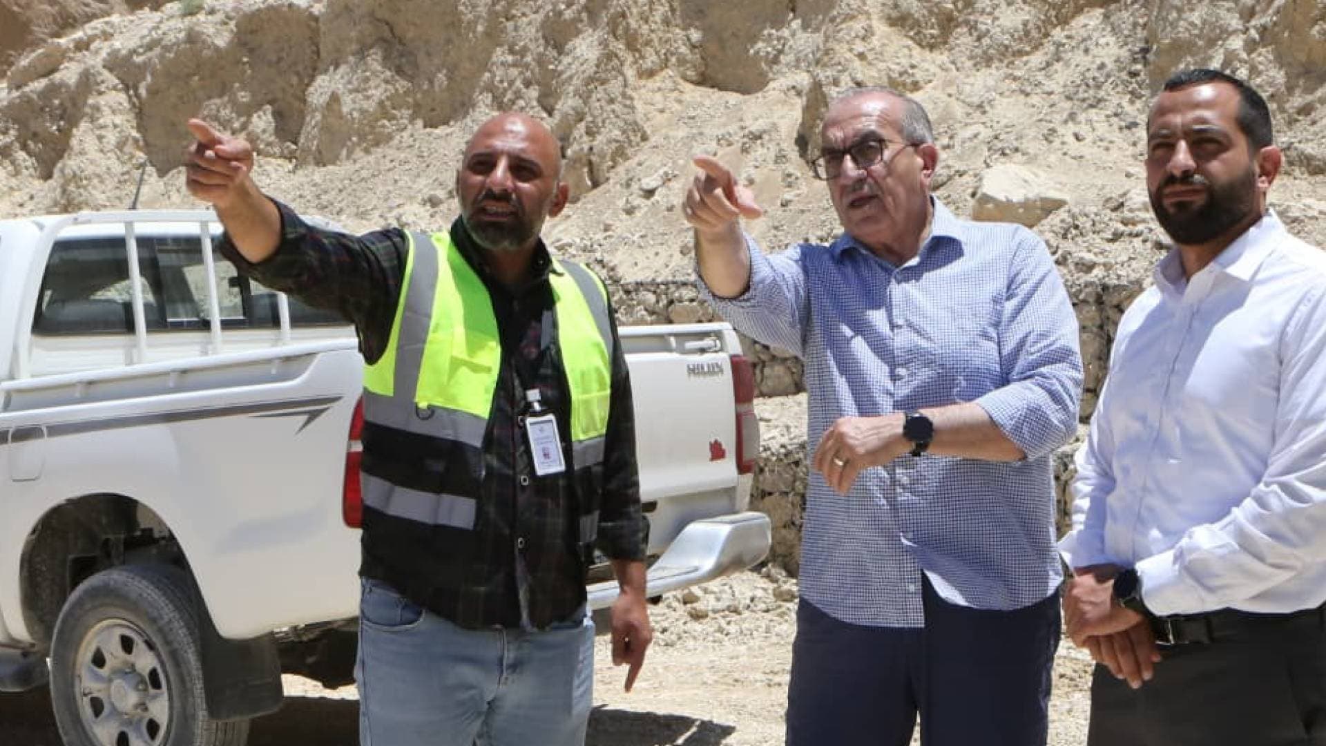 وزير الأشغال يوجه بتكثيف الجهود وتسريع وتيرة الإنجاز في عطاءات طرق الكرك