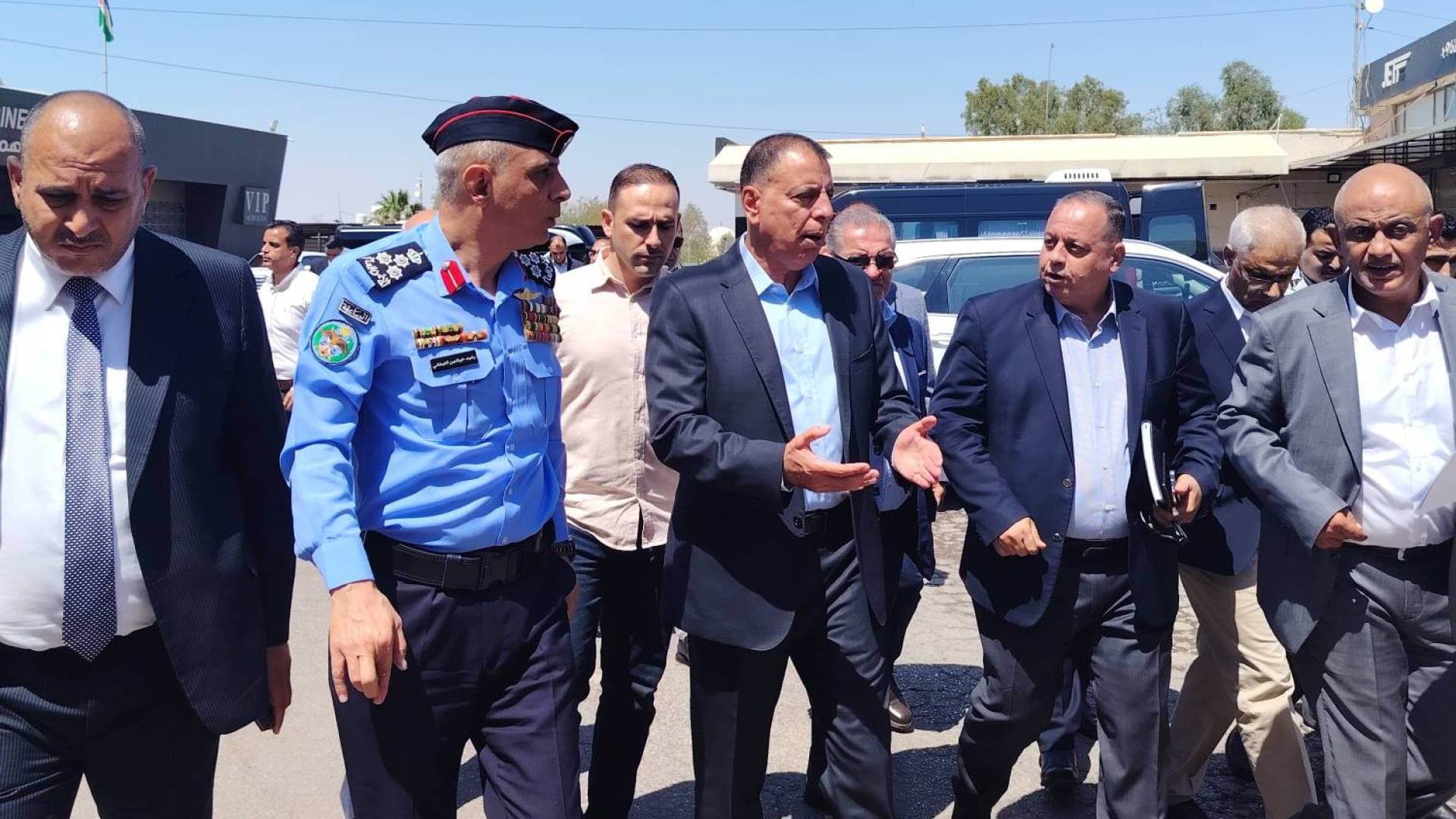 وزير الداخلية يجري زيارة تفقدية مفاجئة لجسر الملك حسين للمرة الثانية خلال أسبوع