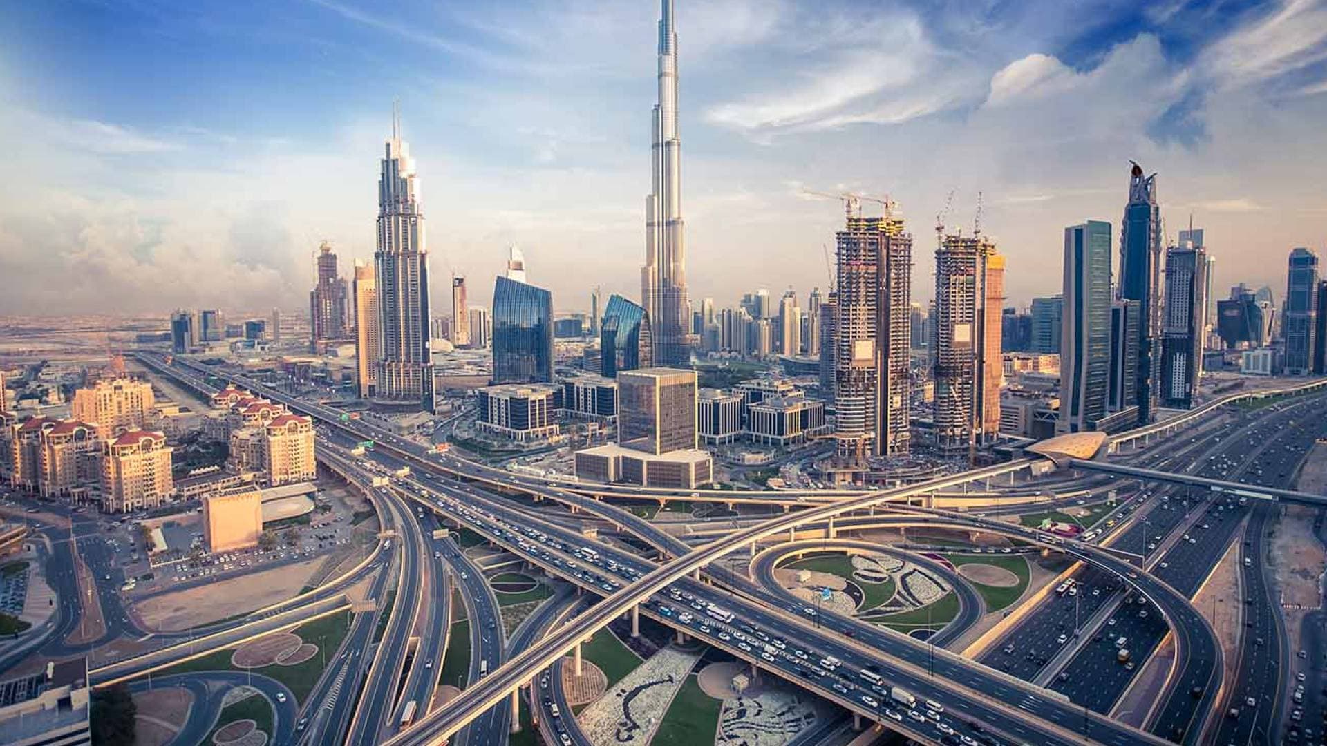 بعد تنبيه بوجود تهديد صاروخي.. "الداخلية الإماراتية" تطمئن السكان: الأوضاع آمنة تماما