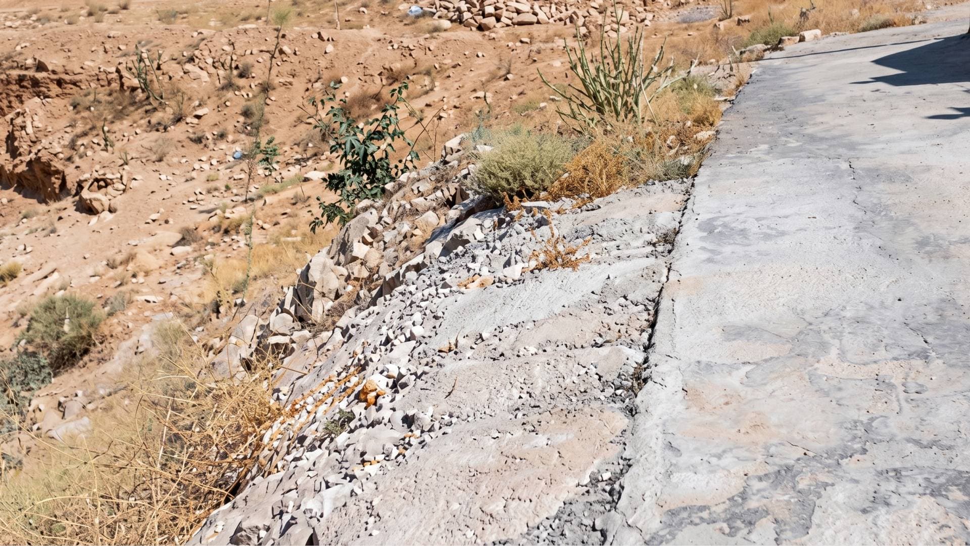 بمتابعة "من هنا نبدأ".. انخفاض منسوب أرض مواطن بالزرقاء بـ 5 أمتار بسبب طمم الجيران.. فيديو