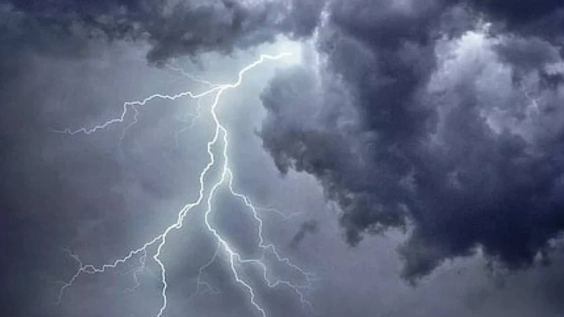 ظاهرة صيفية نادرة.. سحب رعدية وأمطار غزيرة تؤثر على الجبل الأخضر في ليبيا