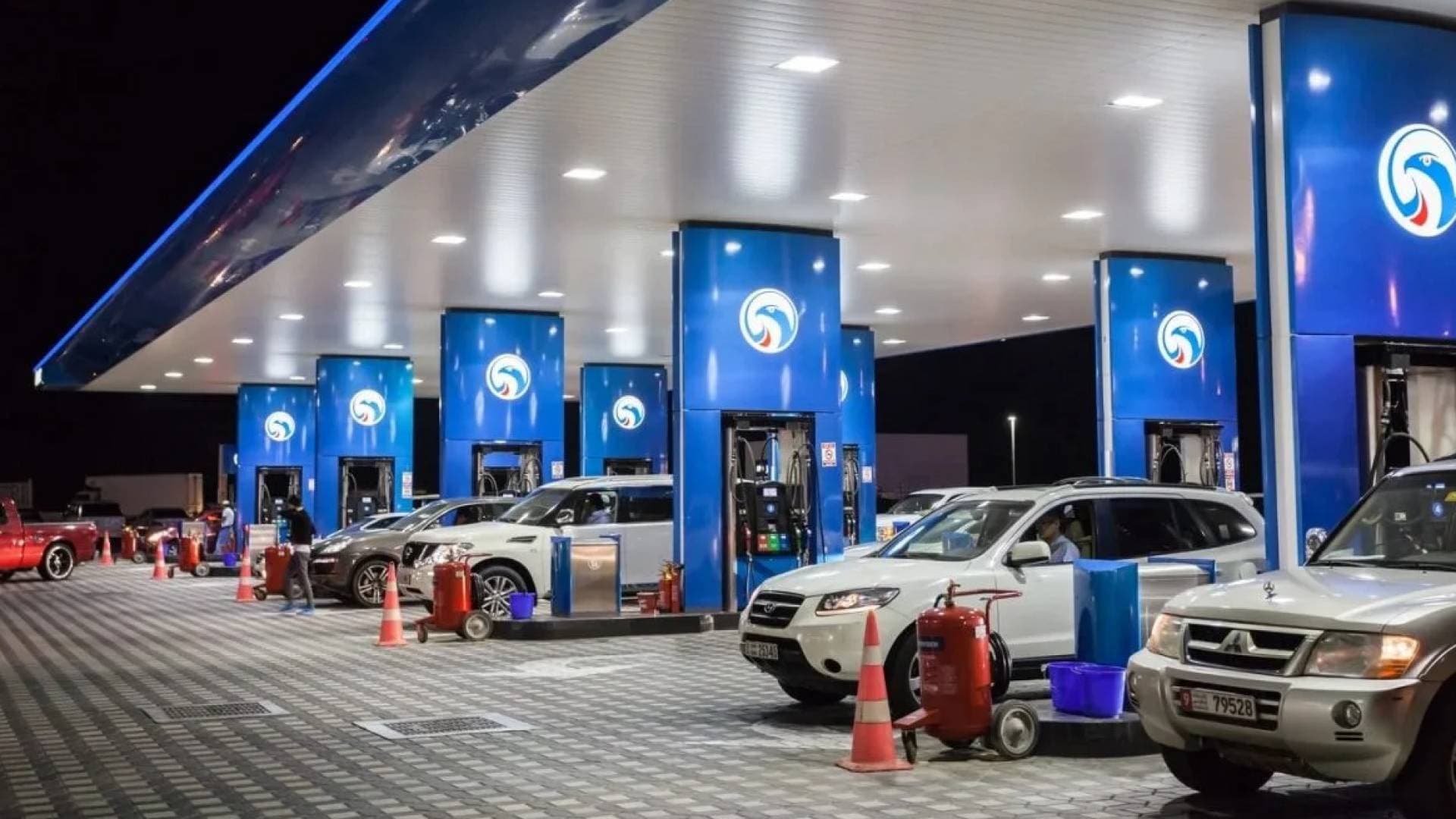 الإمارات تقر تخفيضا كبيرا على أسعار الوقود لشهر يوليو