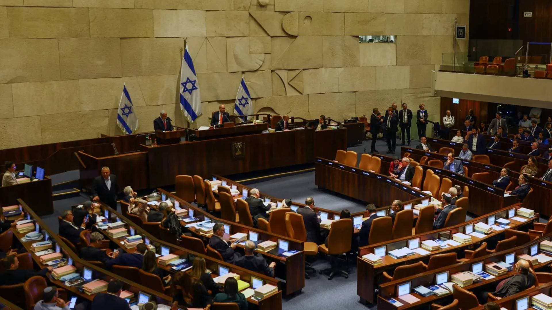 الكنيست يقضي بإسقاط مشروع قانون يمنع الصليب الأحمر من زيارة الأسرى الفلسطينيين