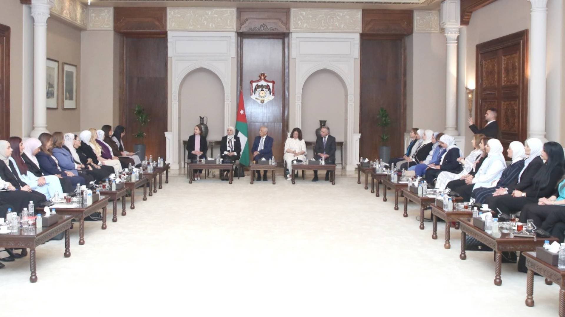 العيسوي يلتقي وفد "سيدات الأعمال والمهن" ويؤكد أن تمكين المرأة الأردنية نهج ملكي راسخ وركيزة للتحديث الشامل