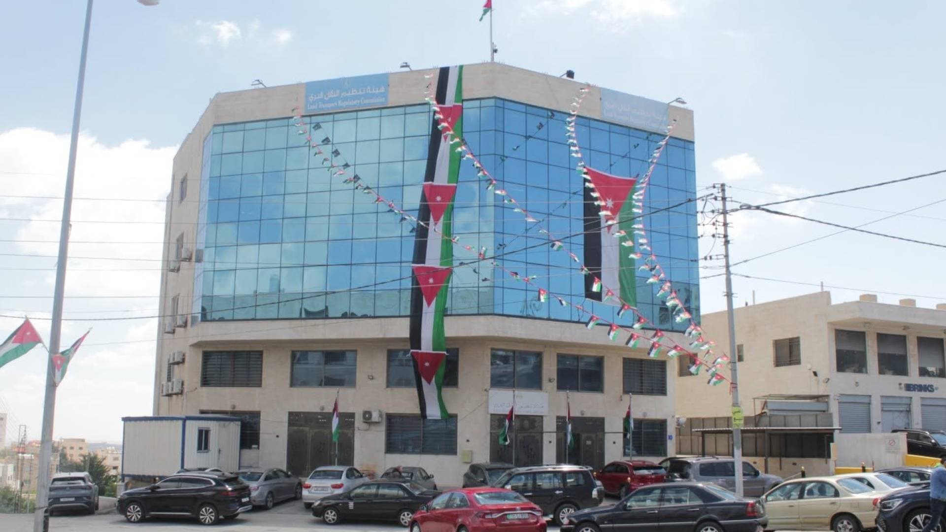 النقل البري تبحث آليات إطلاق مشروع "النقل المنتظم" على خط (إربد – الزرقاء)