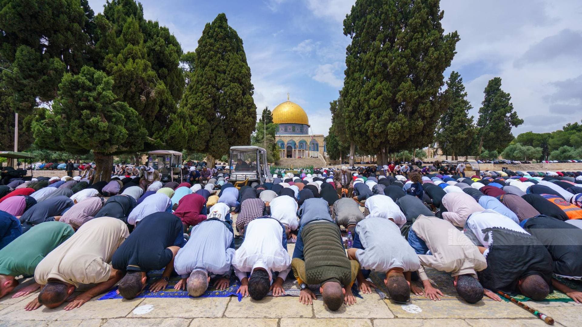 رغم المضايقات والحواجز: 50 ألف مصل يؤدون صلاة الجمعة في المسجد الأقصى
