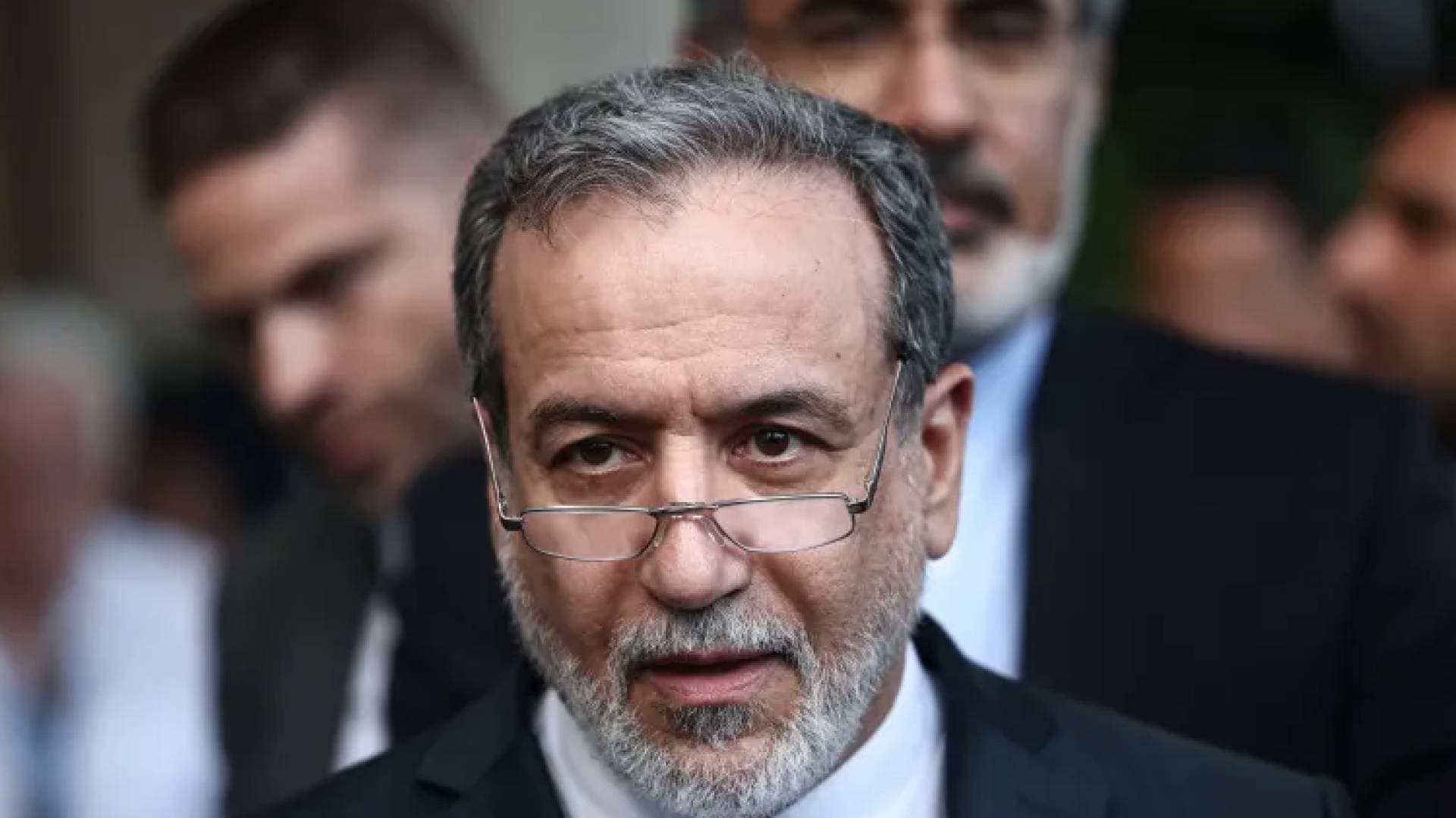 وزير الخارجية الإيراني يبحث مع وفد حزب الله مساعي إنهاء الحرب والاحتلال بلبنان