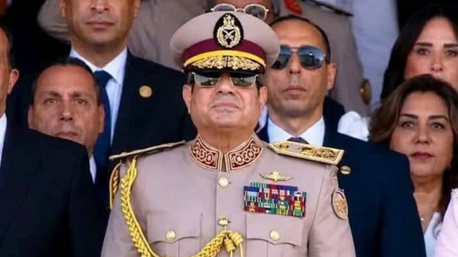 مشهد غير مألوف يثير فضول "الإسرائيليين".. السيسي بالزي العسكري: لا تطبيع دون دولة فلسطينية
