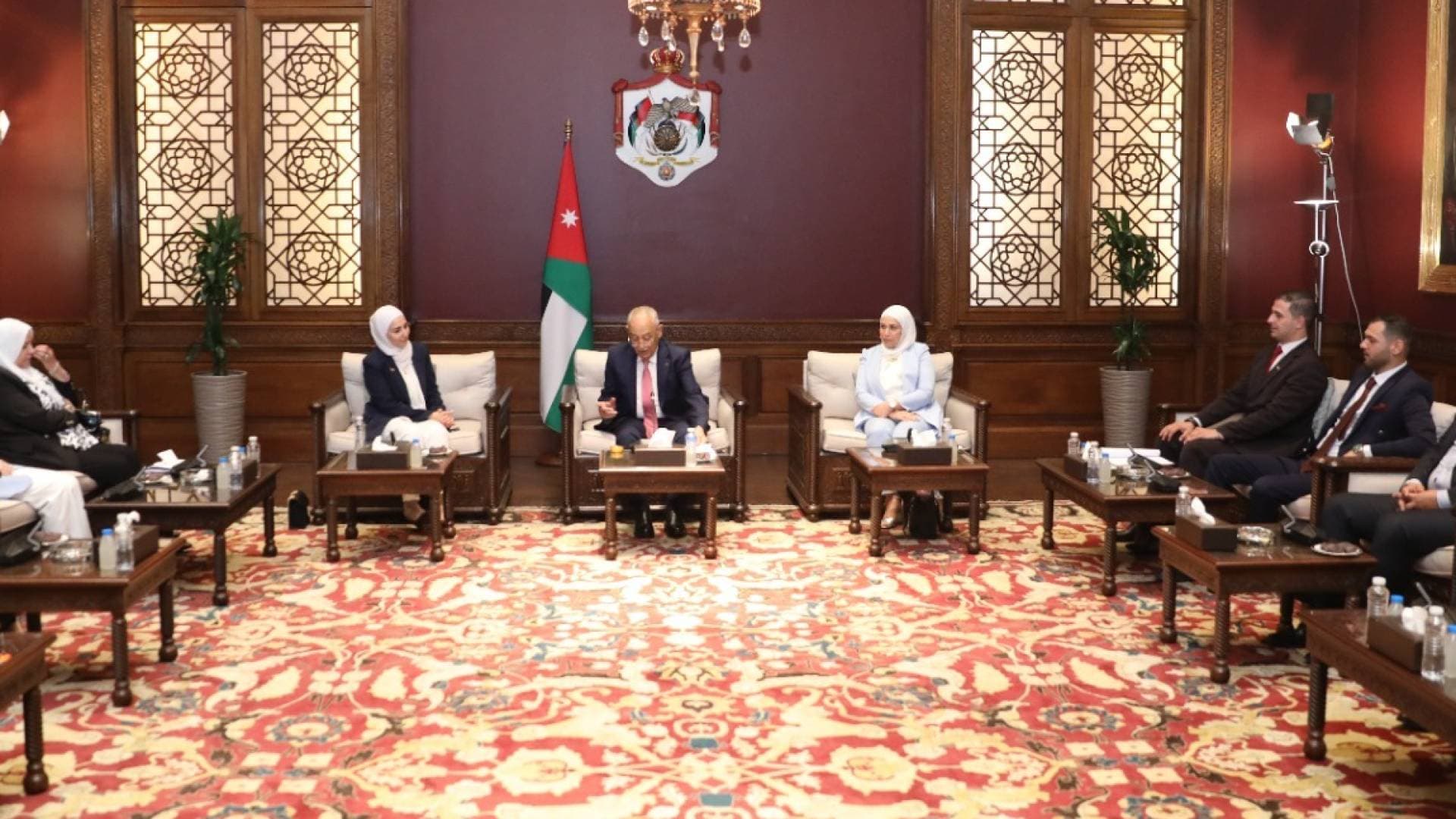 العيسوي يلتقي وفدا من فريق أصحاب المبادرات الصحية والبيئية