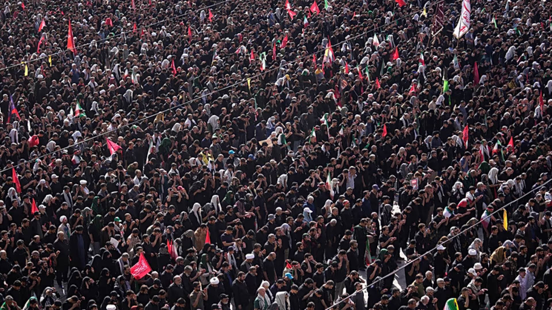 اليوم الثاني للتشييع: رايات الانتقام للخامنئي حاضرة وتساؤلات حول غياب المرشد الجديد