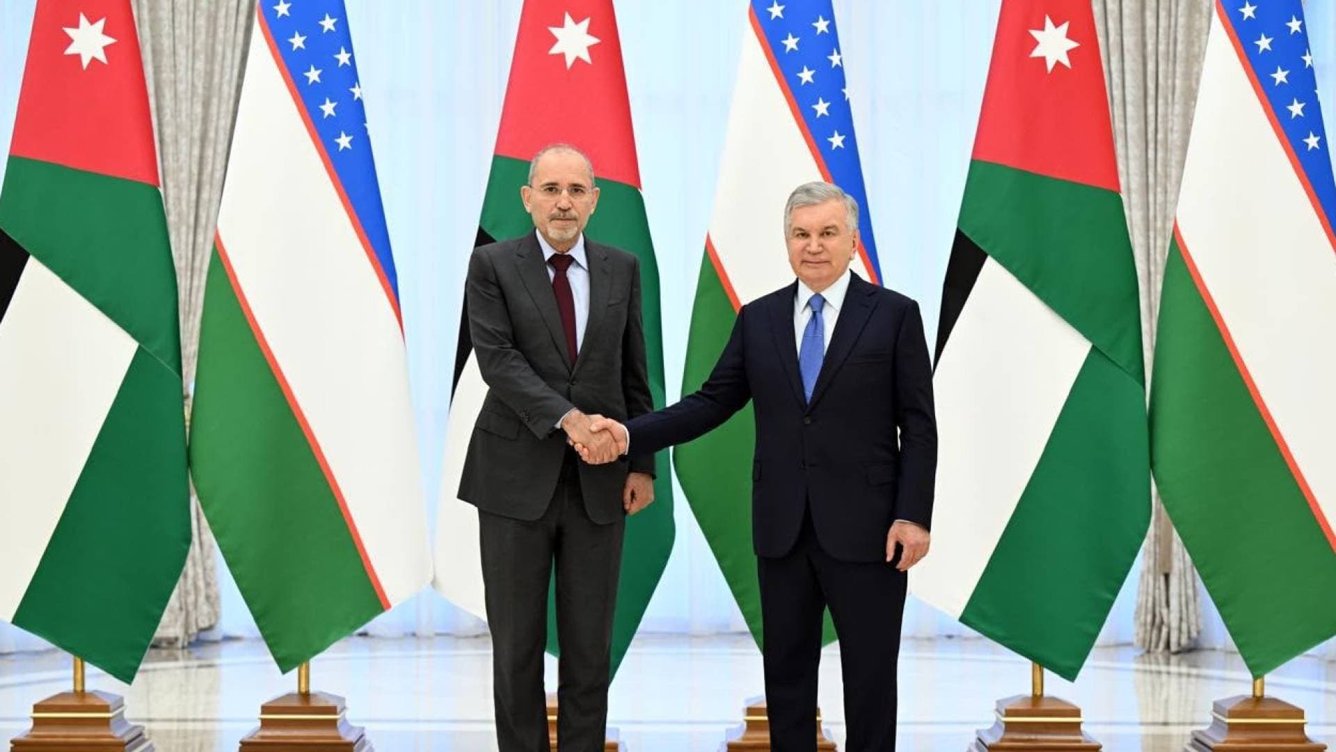 الصفدي ينقل تحيات الملك إلى رئيس أوزبكستان والرئيس ميرضيائيف يؤكد الحرص على تعزيز العلاقات الأخوية