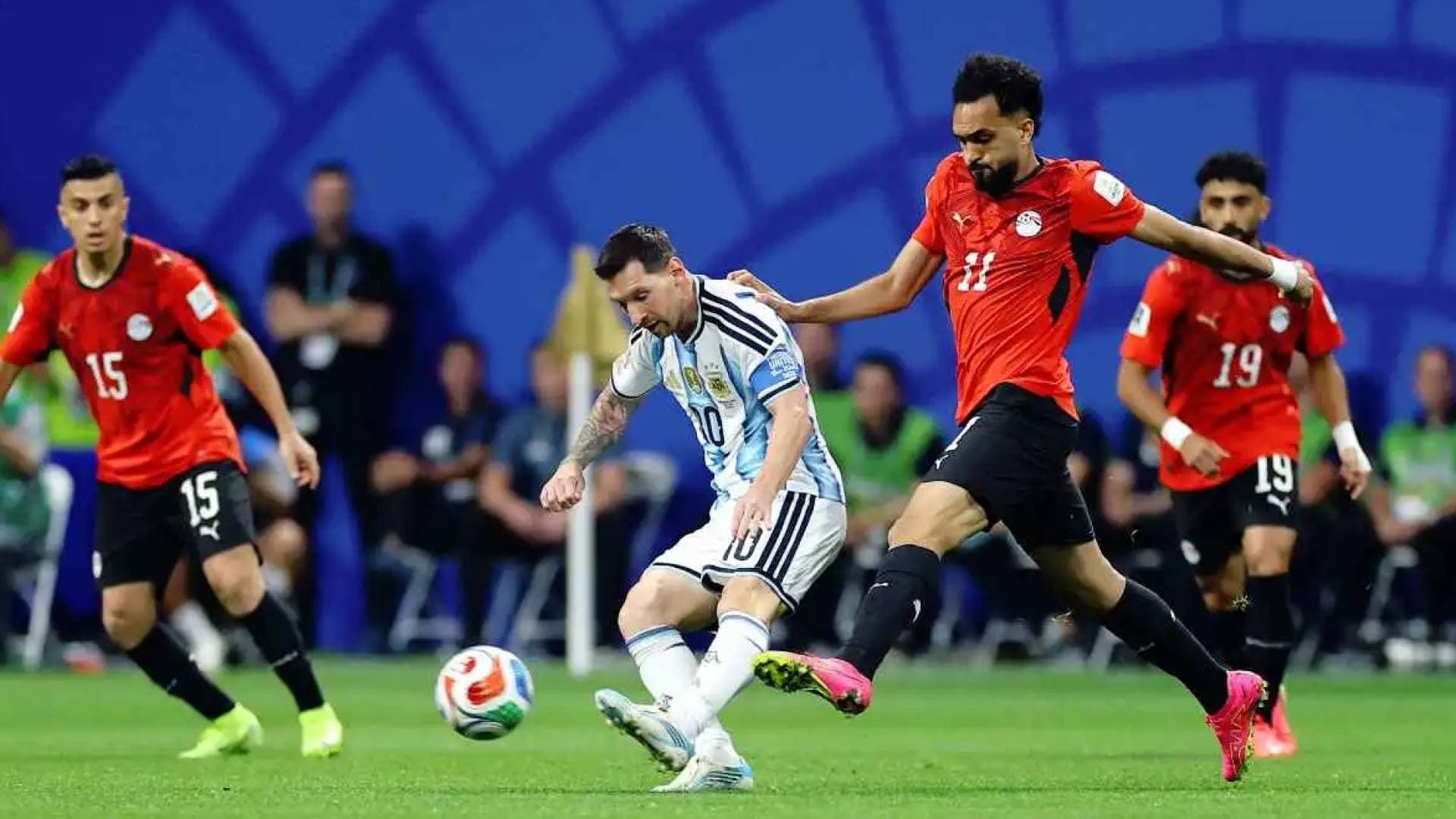 كيف فككت الأرجنتين "كتلة الجوهري" الدفاعية لمنتخب مصر؟