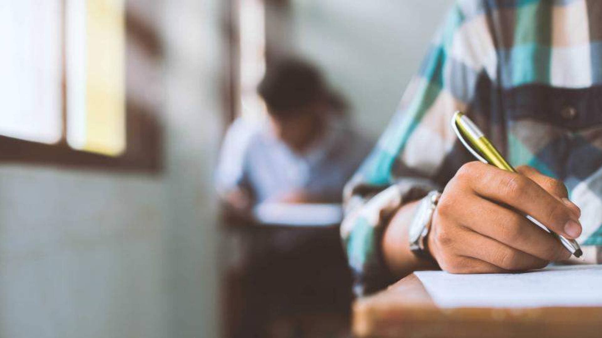 بالفيديو.. شكاوى من صعوبة امتحان "الفيزياء" لطلبة التوجيهي: "الوقت غير كاف ولا يراعي الفروق الفردية"