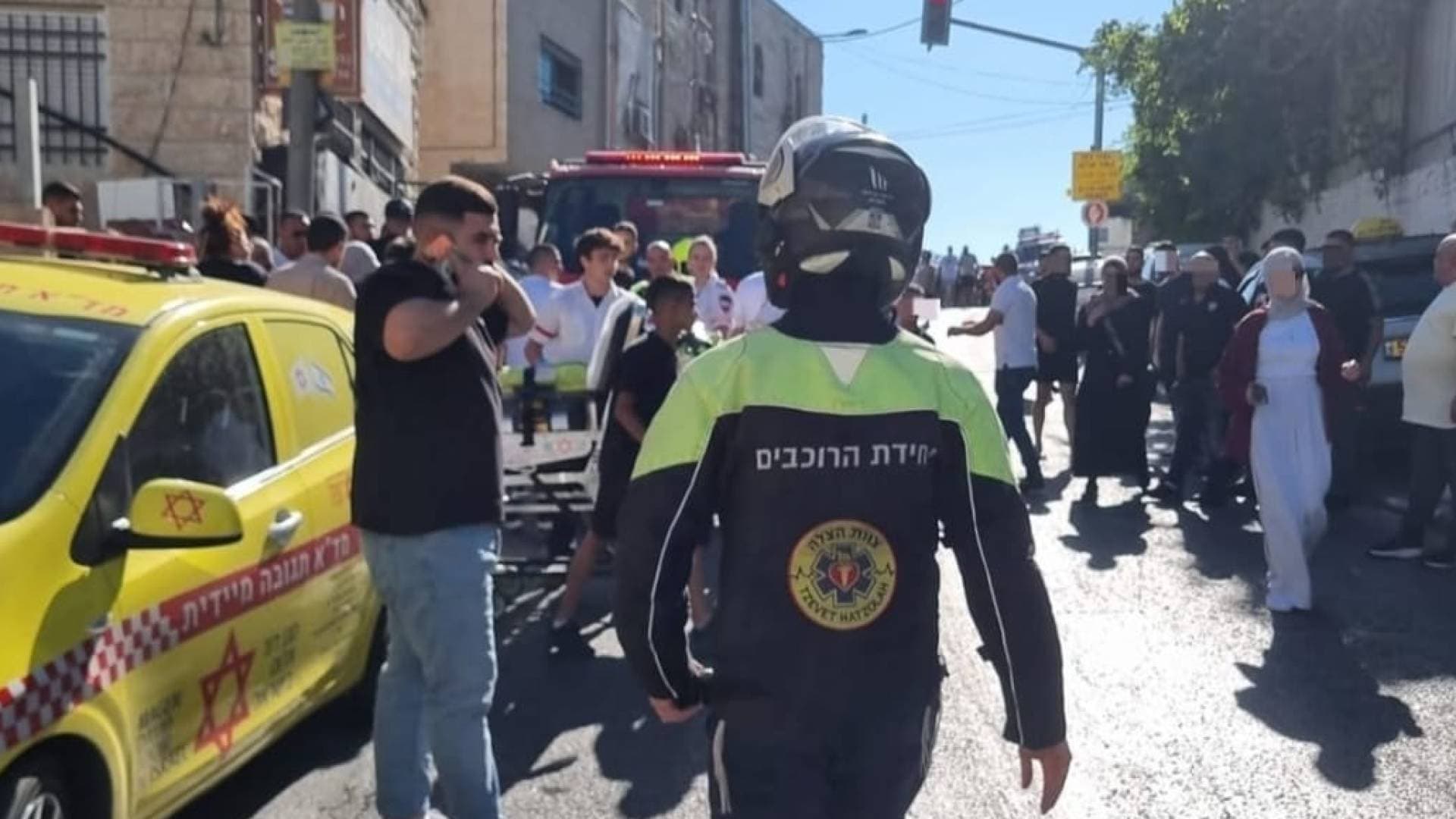 شرطة الاحتلال: 16 حالة إغماء وإصابات بيت المتوسطة والخطيرة  في محل تجميل بالقدس