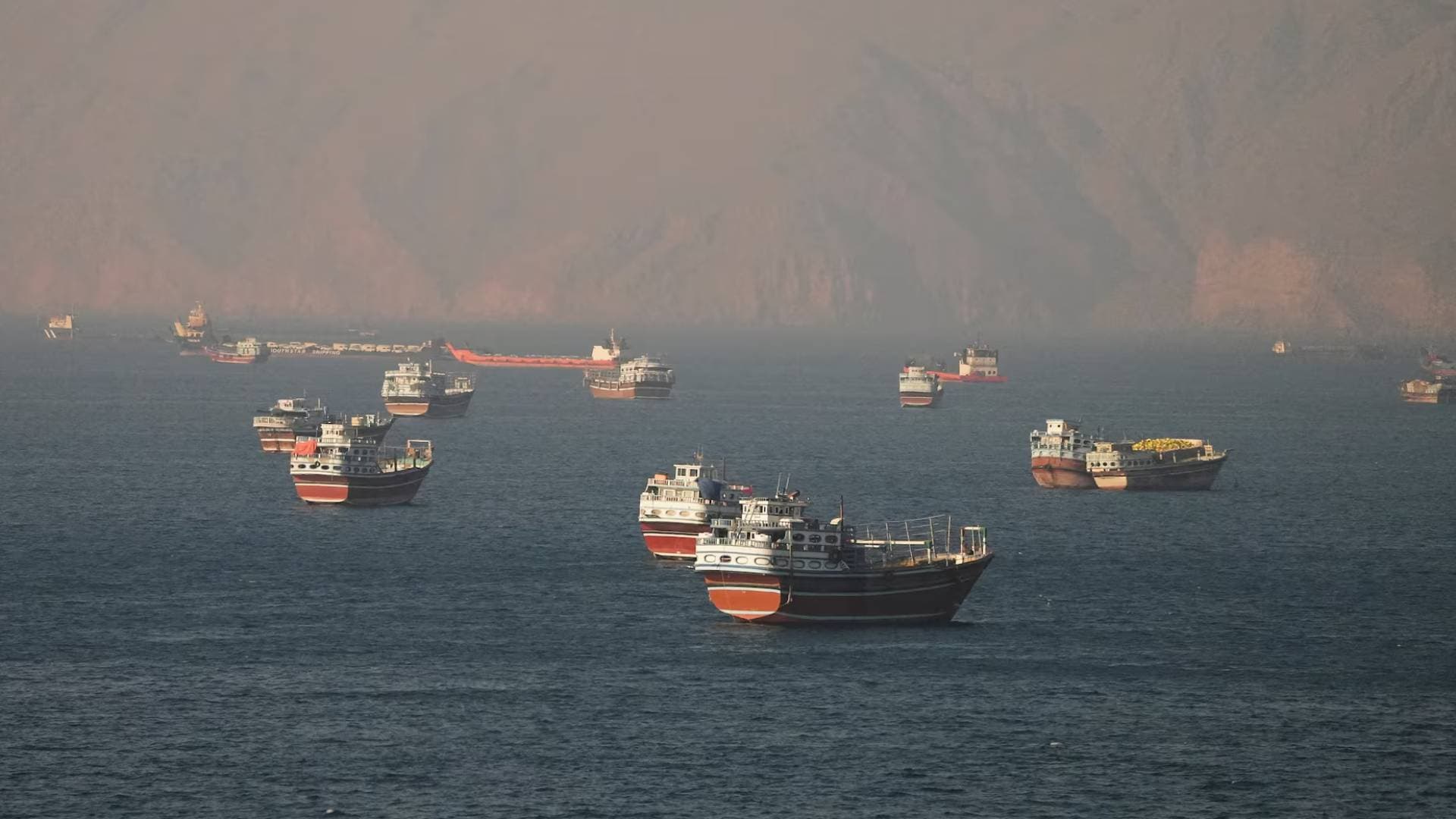 طهران تعلن عقيدة عسكرية جديدة: إغلاق مضيق هرمز فورا وضرب أهداف معادية في حال تعرضها لأي هجوم