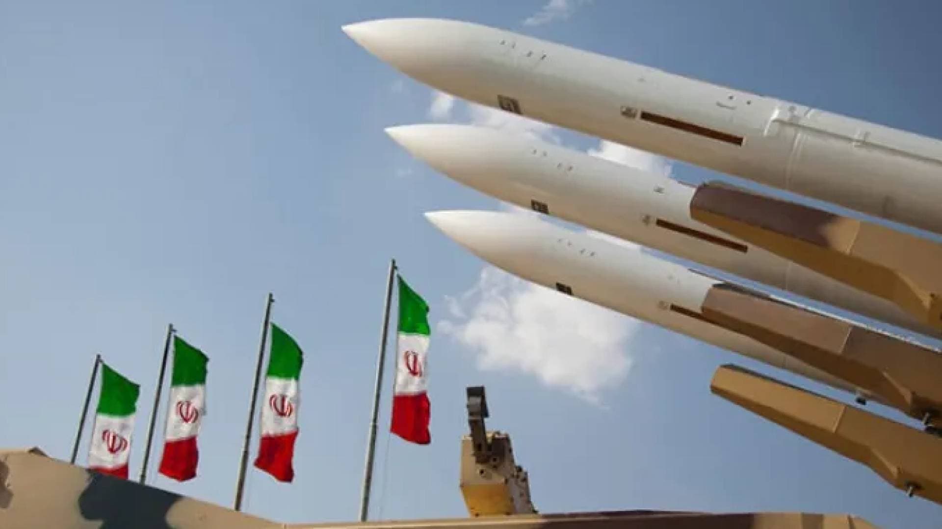 الحرس الثوري الإيراني يعلن قصف 4 قواعد عسكرية حيوية في الكويت والبحرين
