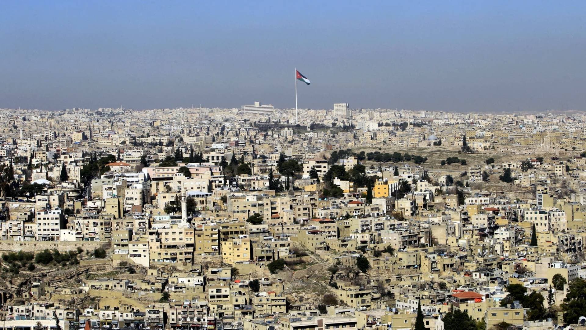 تقرير الحالة الجوية: طقس صيفي معتدل وارتفاع تدريجي لدرجات الحرارة حتى الأحد