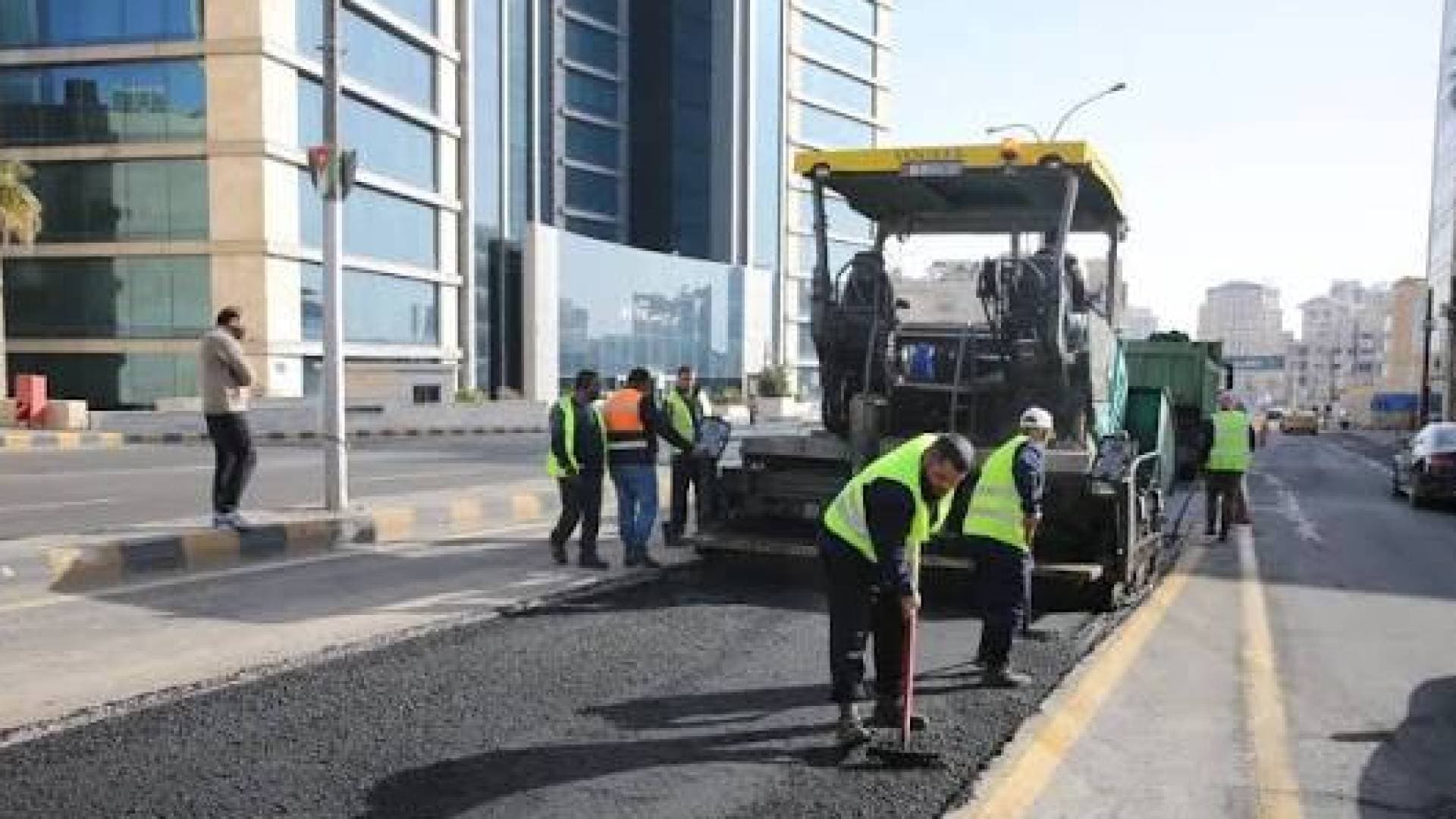 "الأشغال": بدء صيانة طريق مادبا الغربي صباح الجمعة